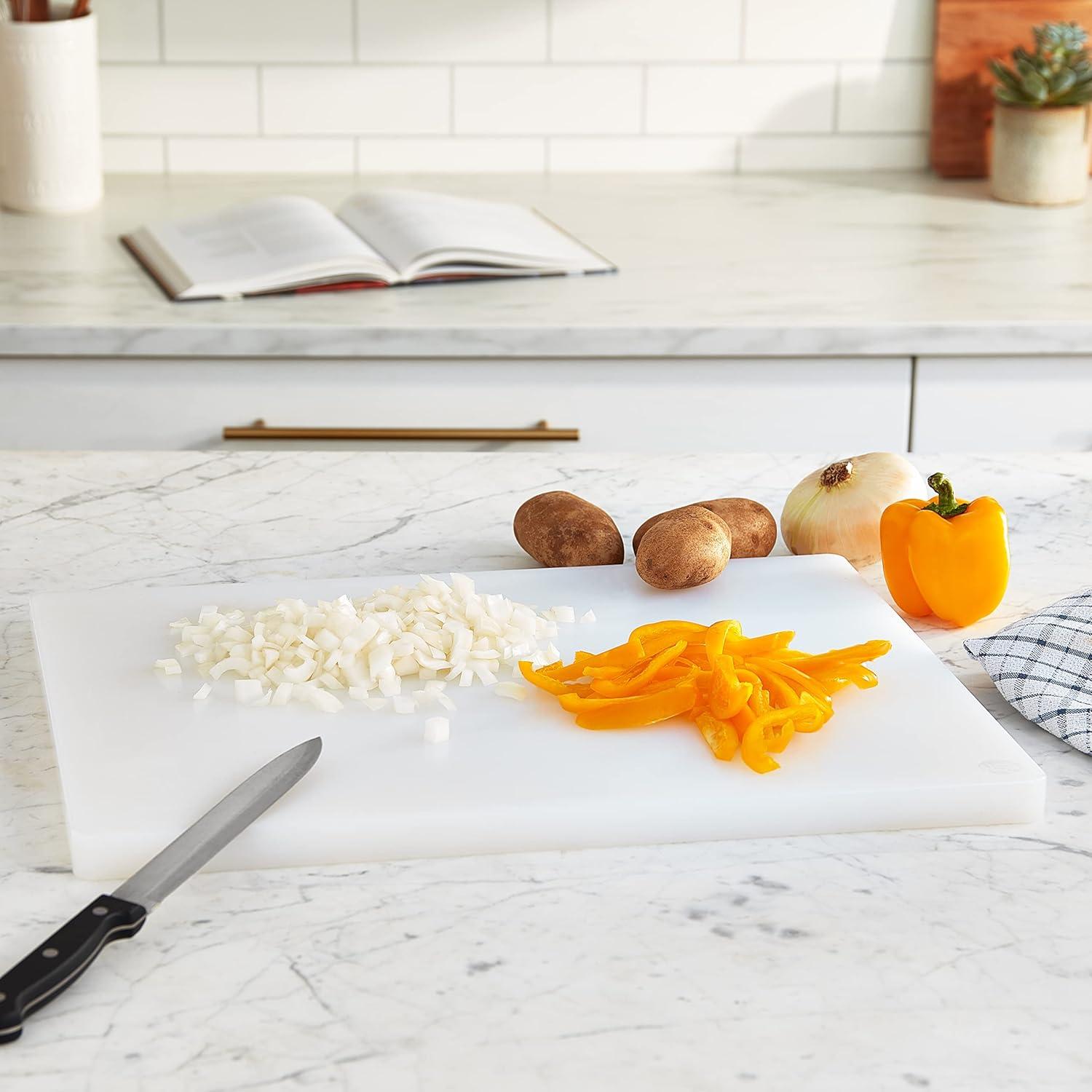 Tabla de Cortar Plástico Winco CBXH-1520 50.8x37.6 cm Blanca