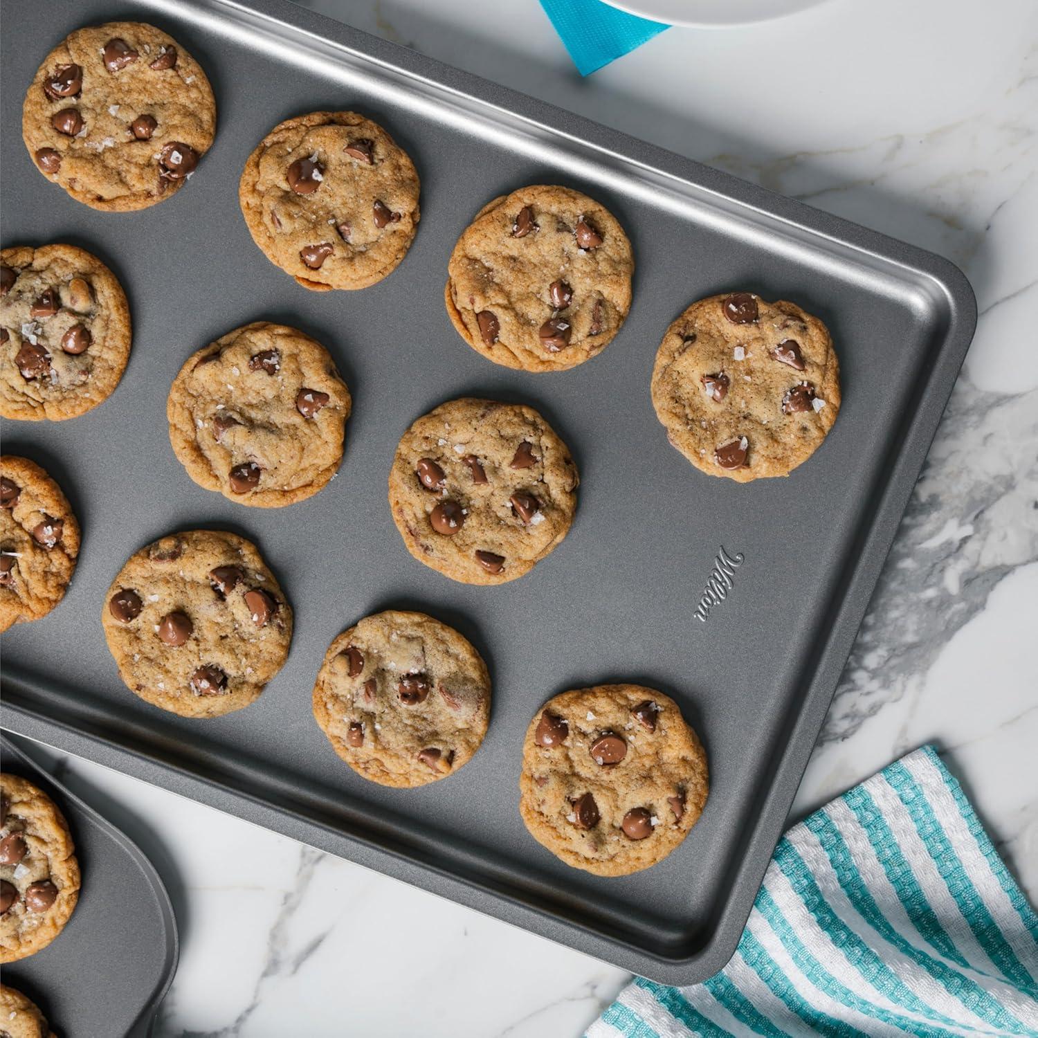 Juego de bandejas para hornear Wilton Silver 2 piezas antiadherentes