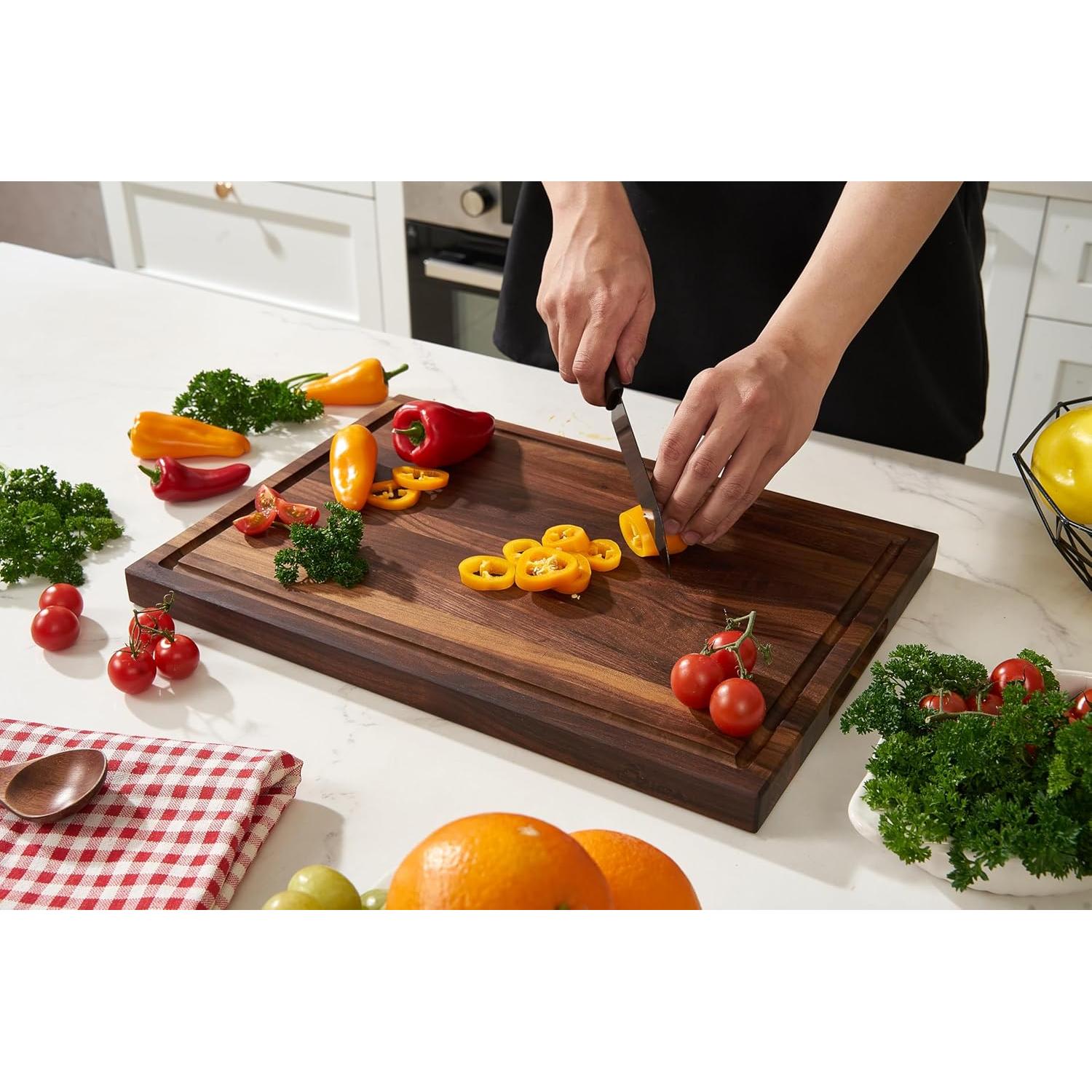 Tabla de Cortar de Madera de Nogal Cozifa 43.2x30.5cm con Canal de Jugo