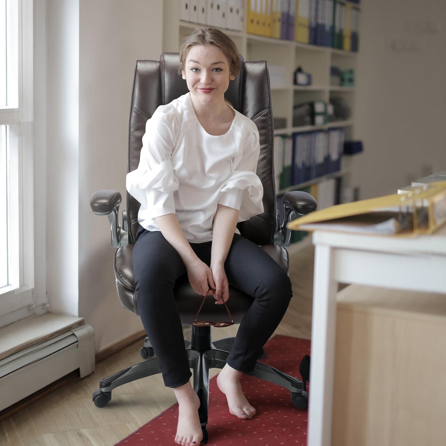 Silla Ejecutiva Ergonómica MALOL de Cuero Marrón con Brazos Plegables