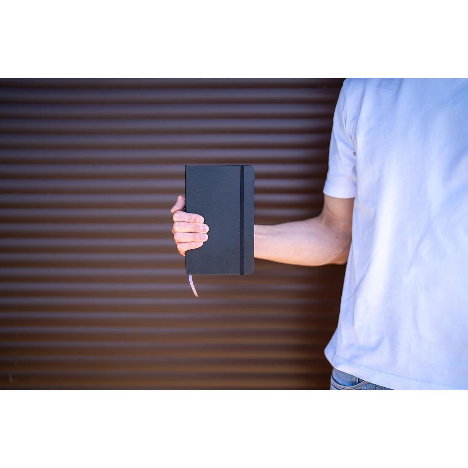 Cuaderno Moleskine Clásico Tapa Blanda Grande Punteado Negro 192 Páginas