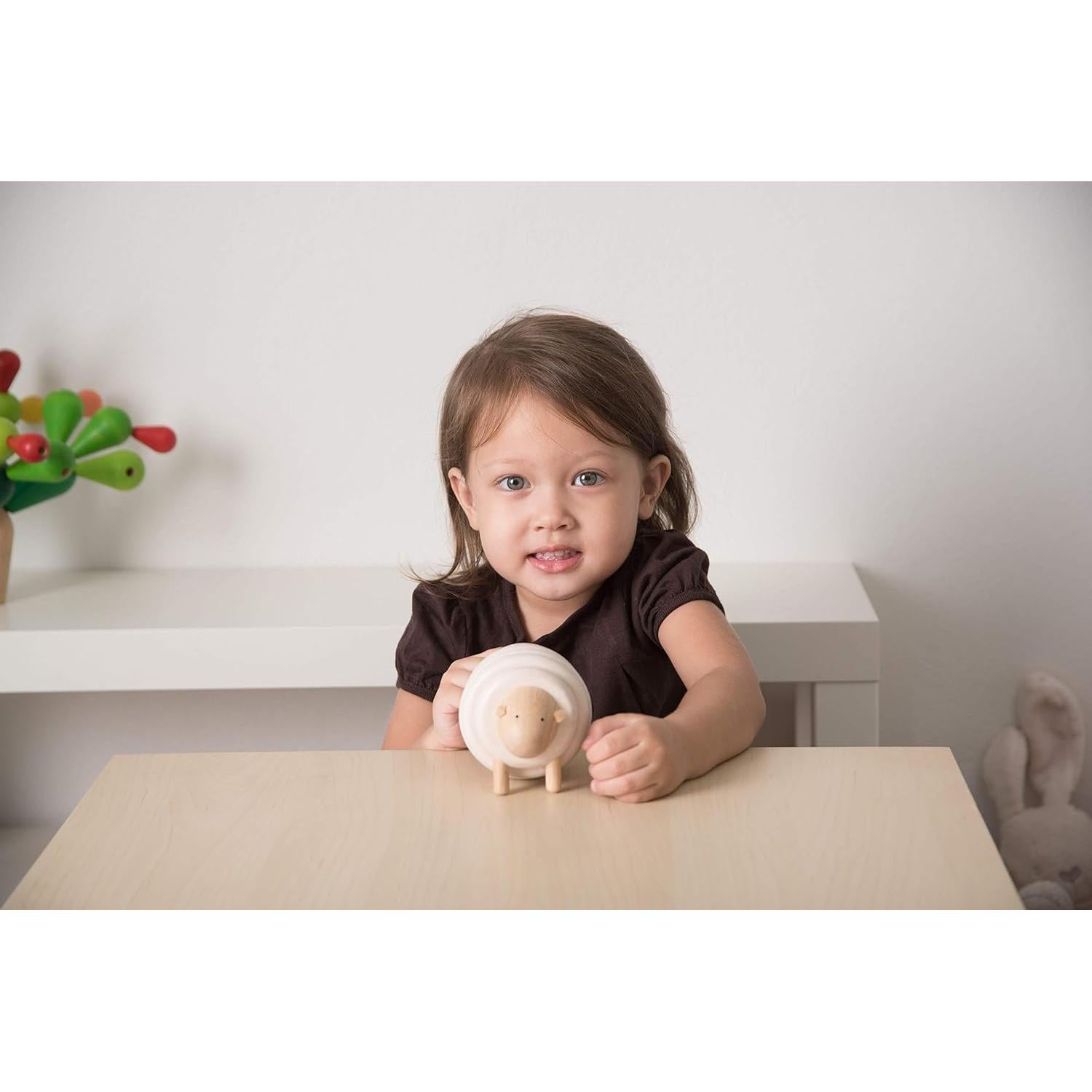 PlanToys Oveja de Enhebrar Juguete de Madera 8.9x8.1x13.5cm