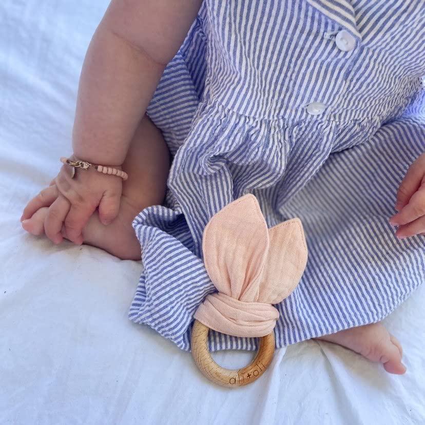 Mordedor de Madera para Bebés Ali+Oli Conejo Rosa