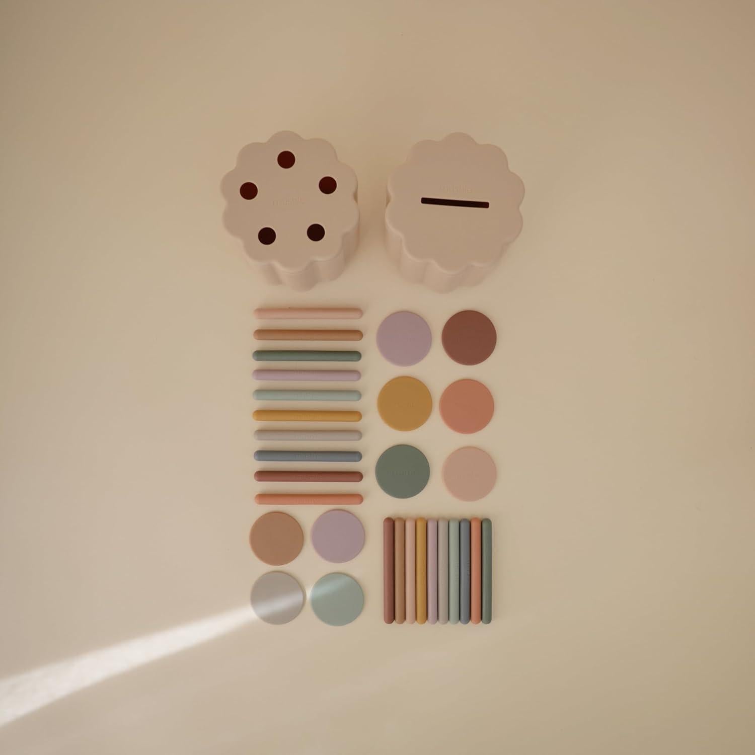 Conjunto de Clasificación de Monedas y Tubos Mushie 23 Piezas 10 Meses+