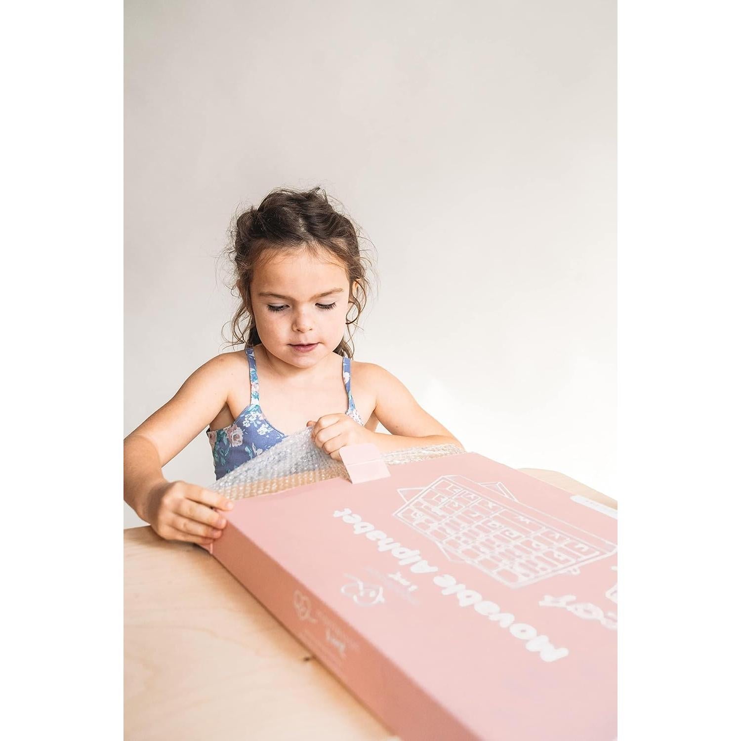 Alfabeto Móvil Montessori & Me - Letras de Madera 155 Piezas