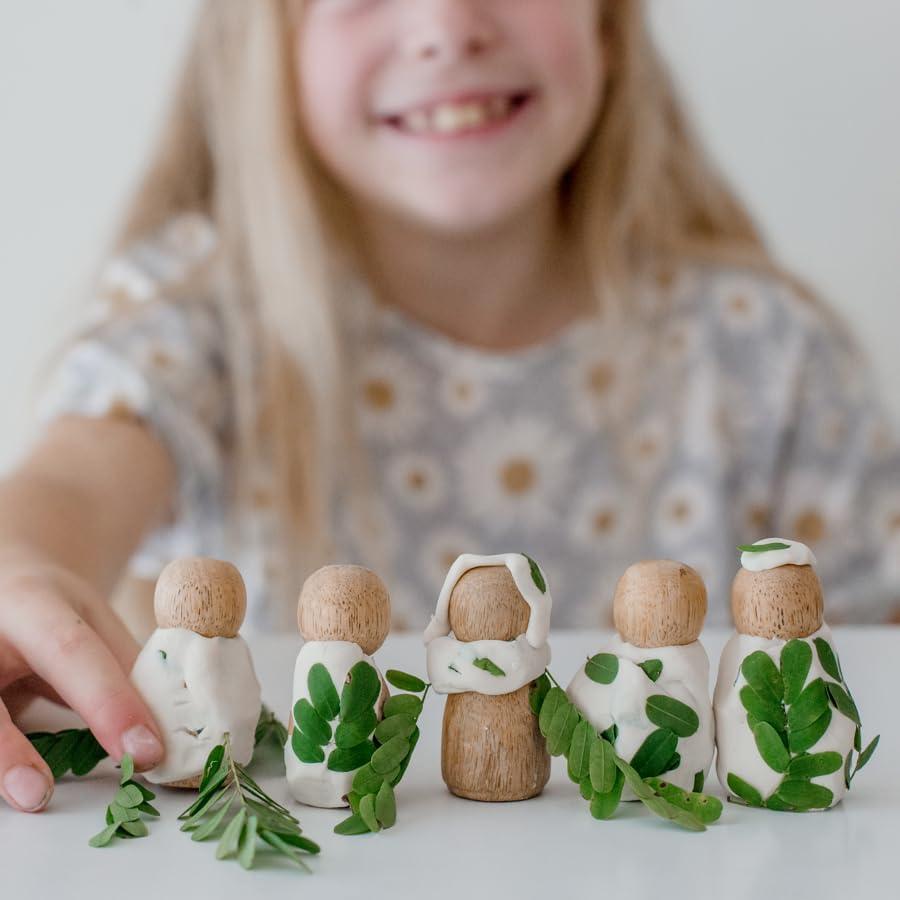 Bandeja Sensorial de Madera Kookaroo con Martillo y Muñecos
