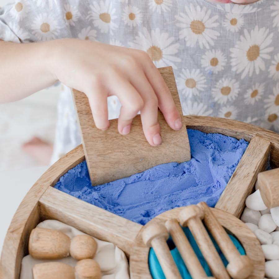 Bandeja Sensorial de Madera Kookaroo con Martillo y Muñecos