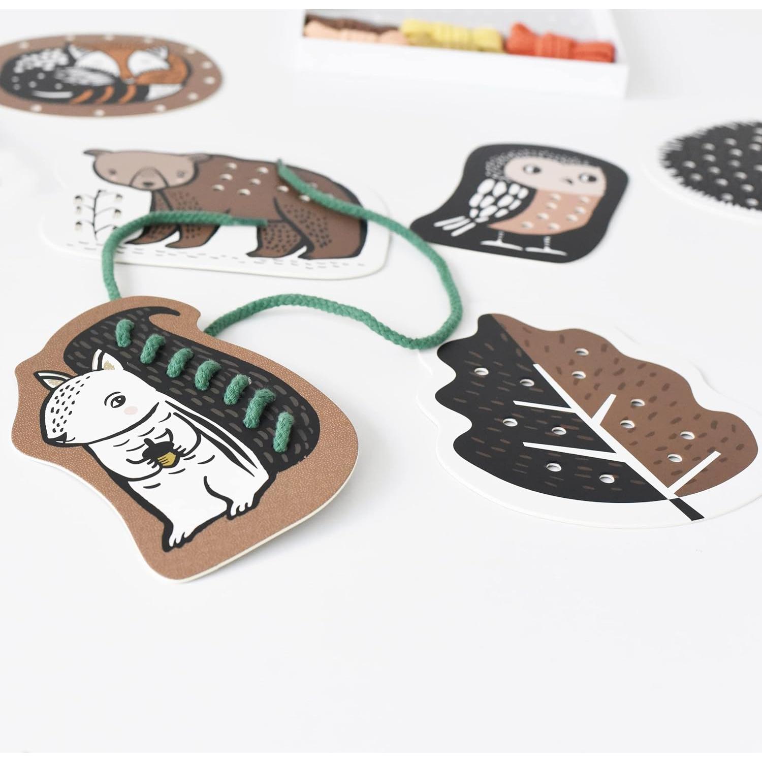 Tarjetas de Enhebrado Wee Gallery Bosque - Juguete Educativo 3+