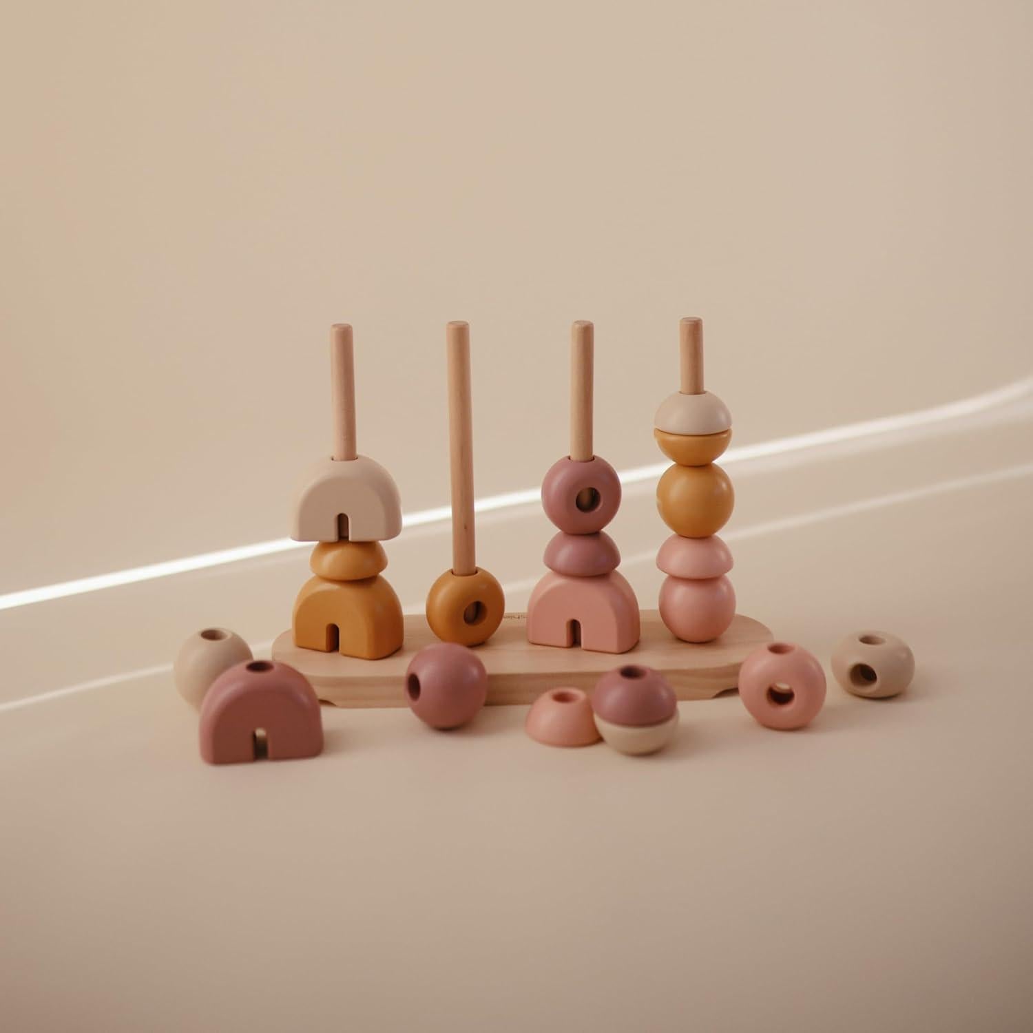 Apilador de Formas de Madera Mushie - Juguete Educativo 19x8x25 cm