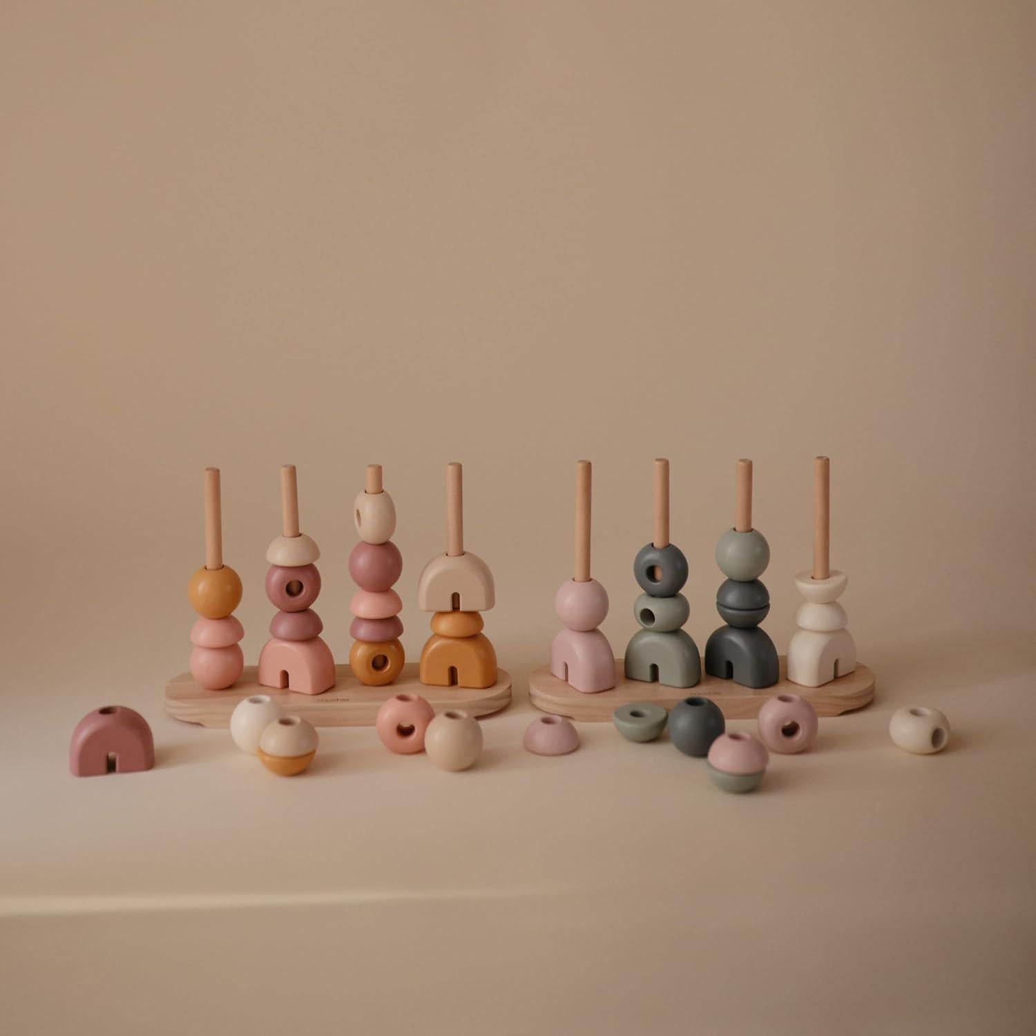 Apilador de Formas de Madera Mushie - Juguete Educativo 19x8x25 cm