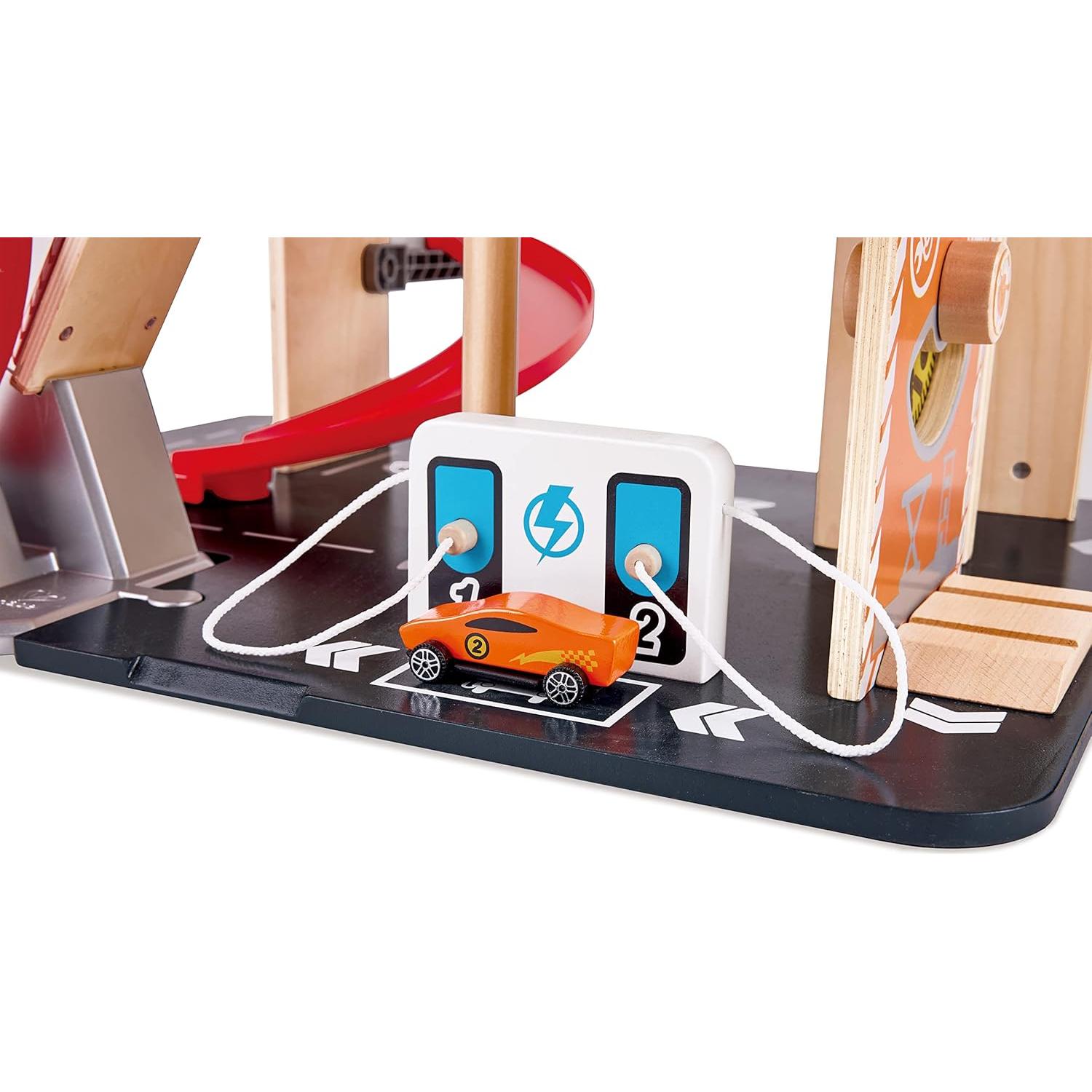 Garaje de Acrobacias Hape E3019 de Madera con Elevador y 2 Coches