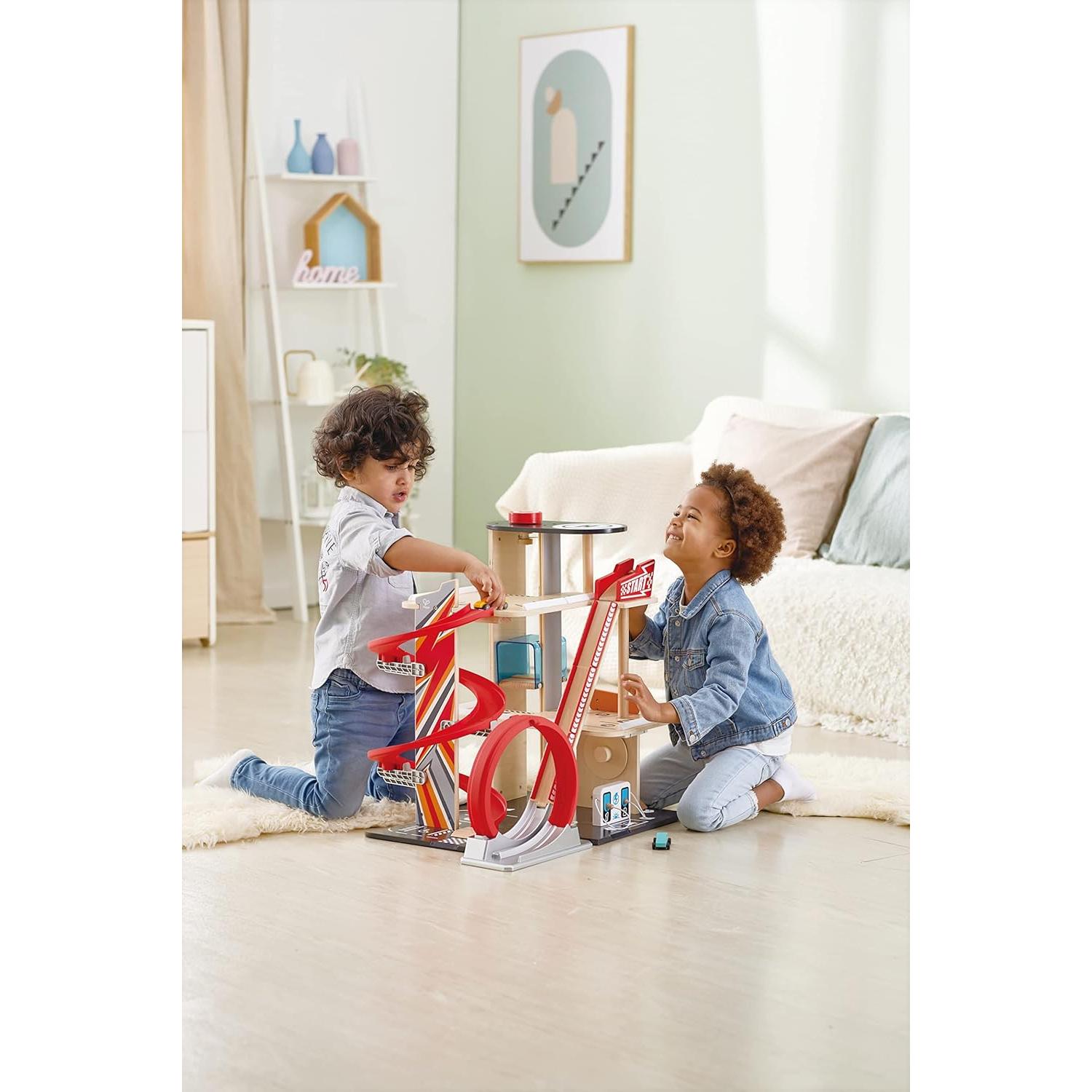 Garaje de Acrobacias Hape E3019 de Madera con Elevador y 2 Coches