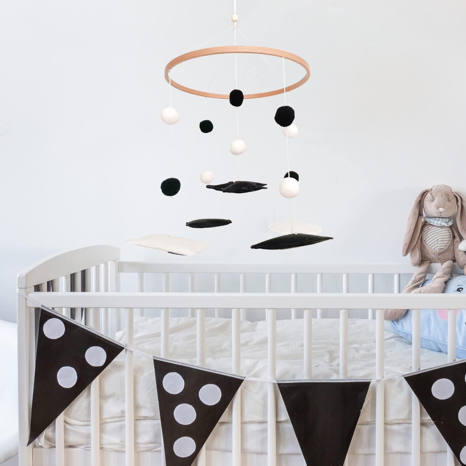 Móvil Montessori de Cuna Vlokup en Blanco y Negro - Estrellas, Sol y Nubes