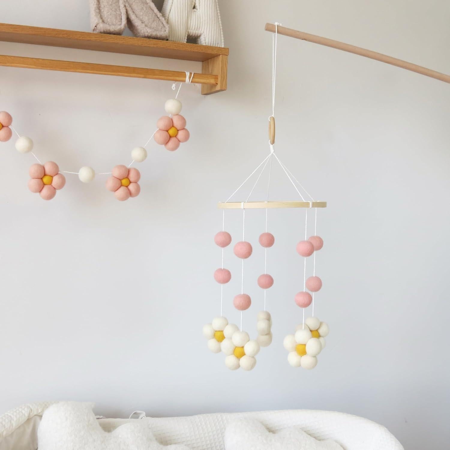 Móvil para Cuna GOUKURLSMA Rosa con Flores de Fieltro