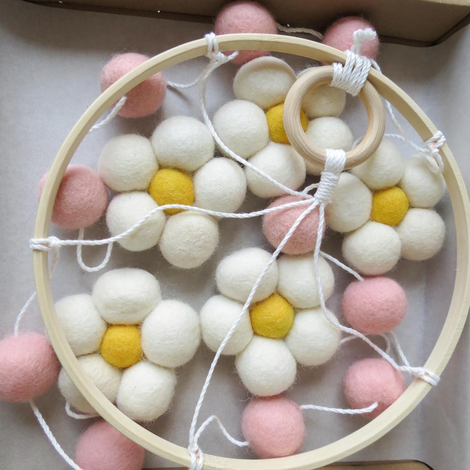 Móvil para Cuna GOUKURLSMA Rosa con Flores de Fieltro