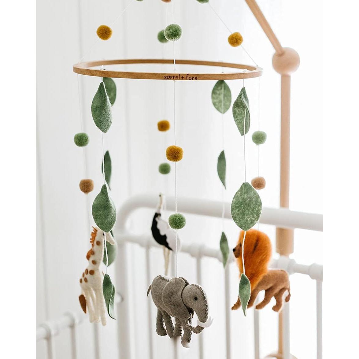 Móvil de Cuna Aventura Safari Sorrel + Fern - Fieltro Ajustable