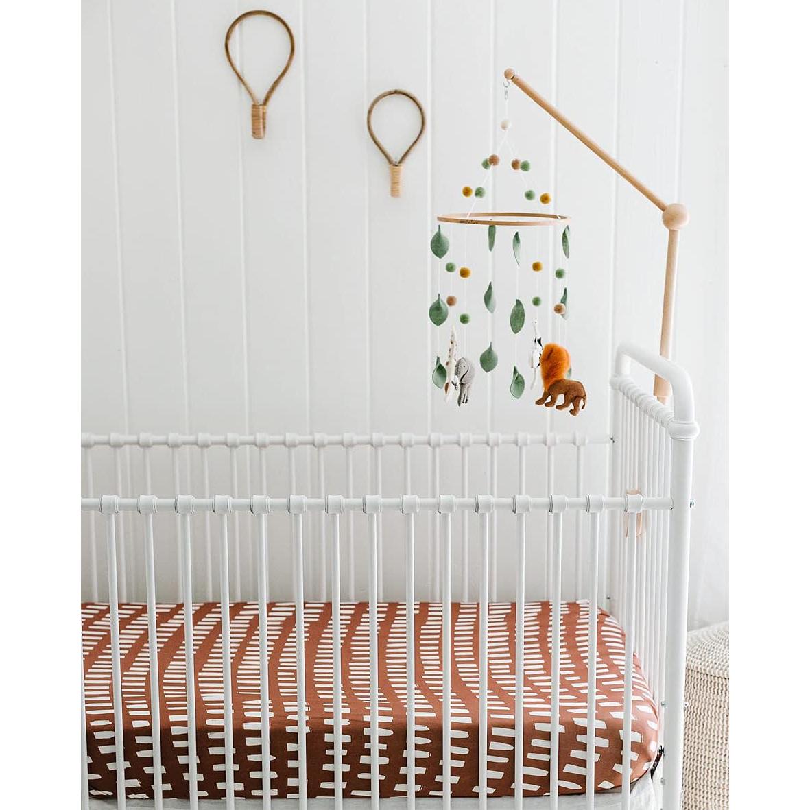 Móvil de Cuna Aventura Safari Sorrel + Fern - Fieltro Ajustable