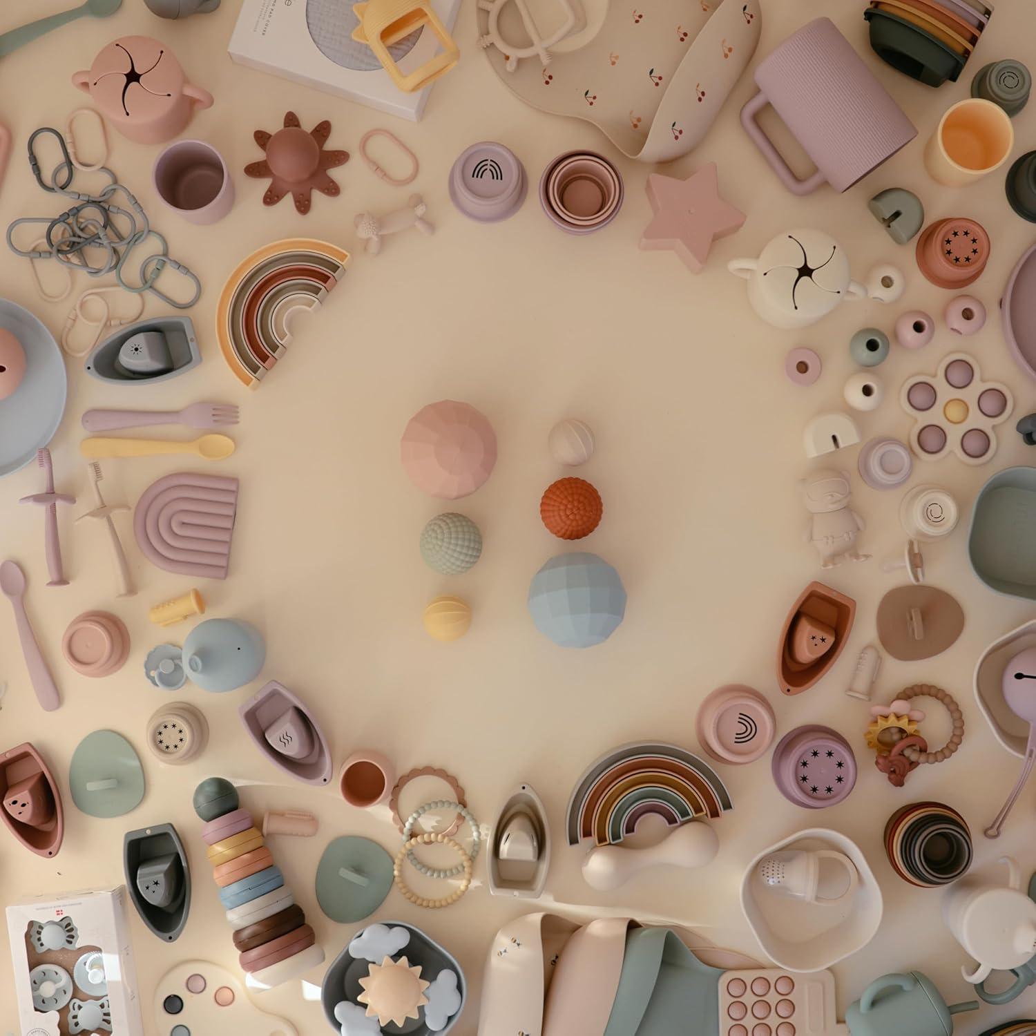 Juguete Sensorial Esferas Anidadas Mushie Azul Polvo - 3 Piezas