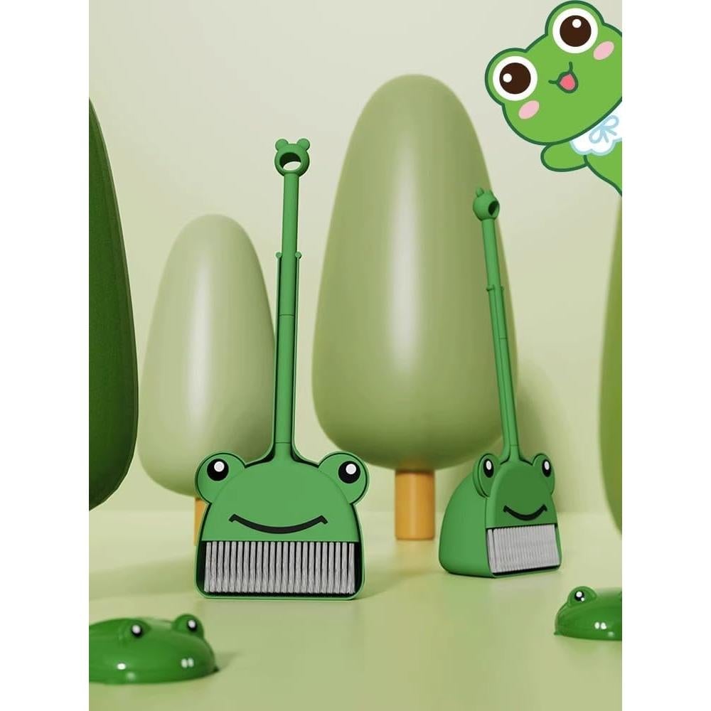 Mini Escoba y Recogedor Rana Verde SCKTYZS - Juguete para Niños