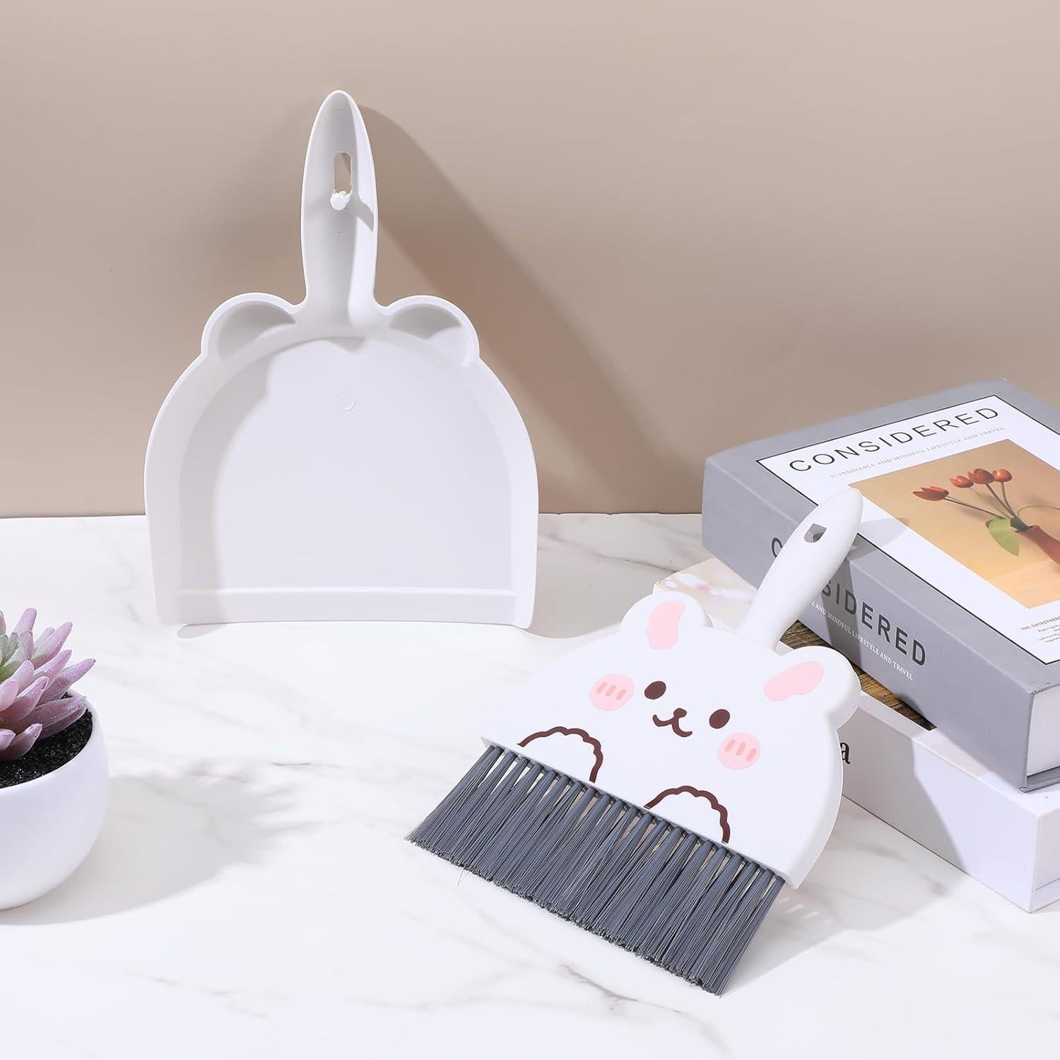 Juego de Escoba y Recogedor Wanmu Conejo Blanco 23.5x17.5cm