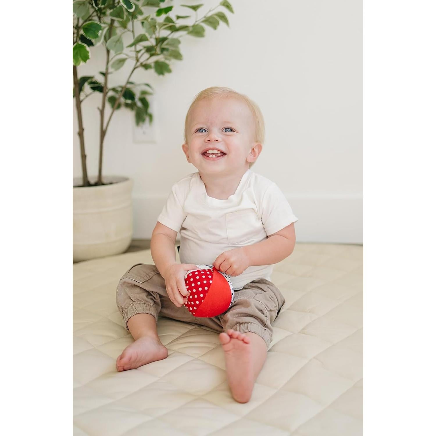 Pelota Suave de Peluche Genius Baby 10.16 cm Negro Blanco Rojo