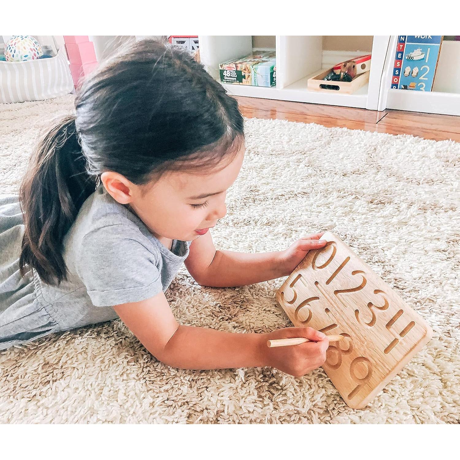 Juego de Tablero Montessori de Trazado de Letras y Números de Madera