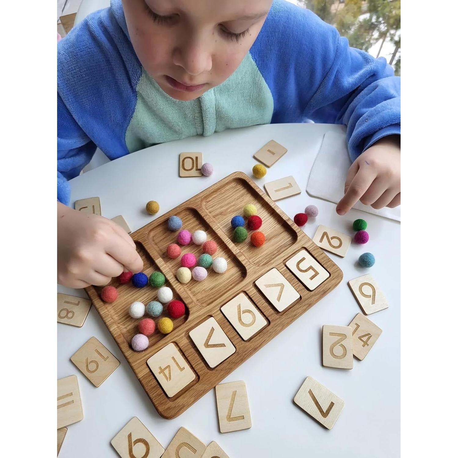 Tablero de Matemáticas Montessori de Madera con Tarjetas y Bolas