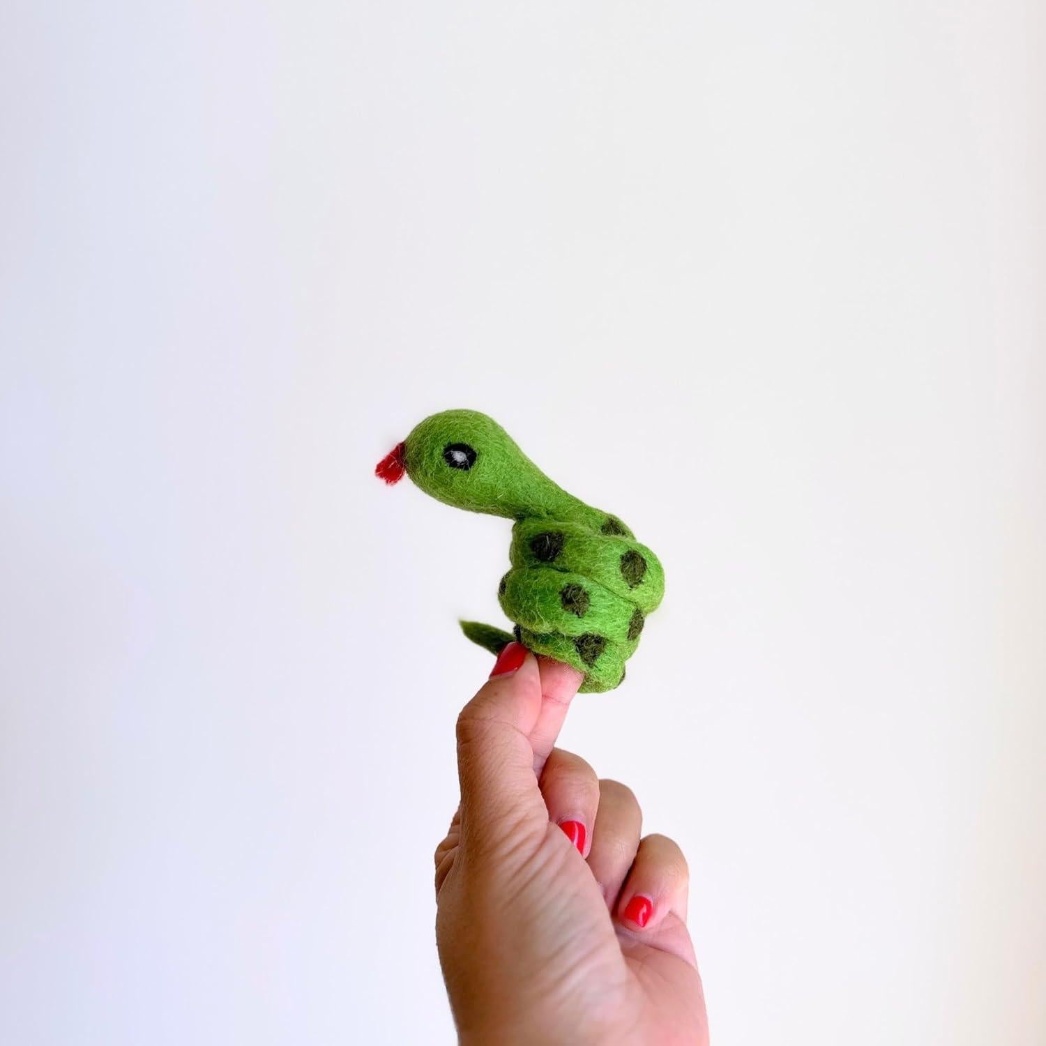 Títere de dedo de serpiente verde Ganapati Crafts 10 cm