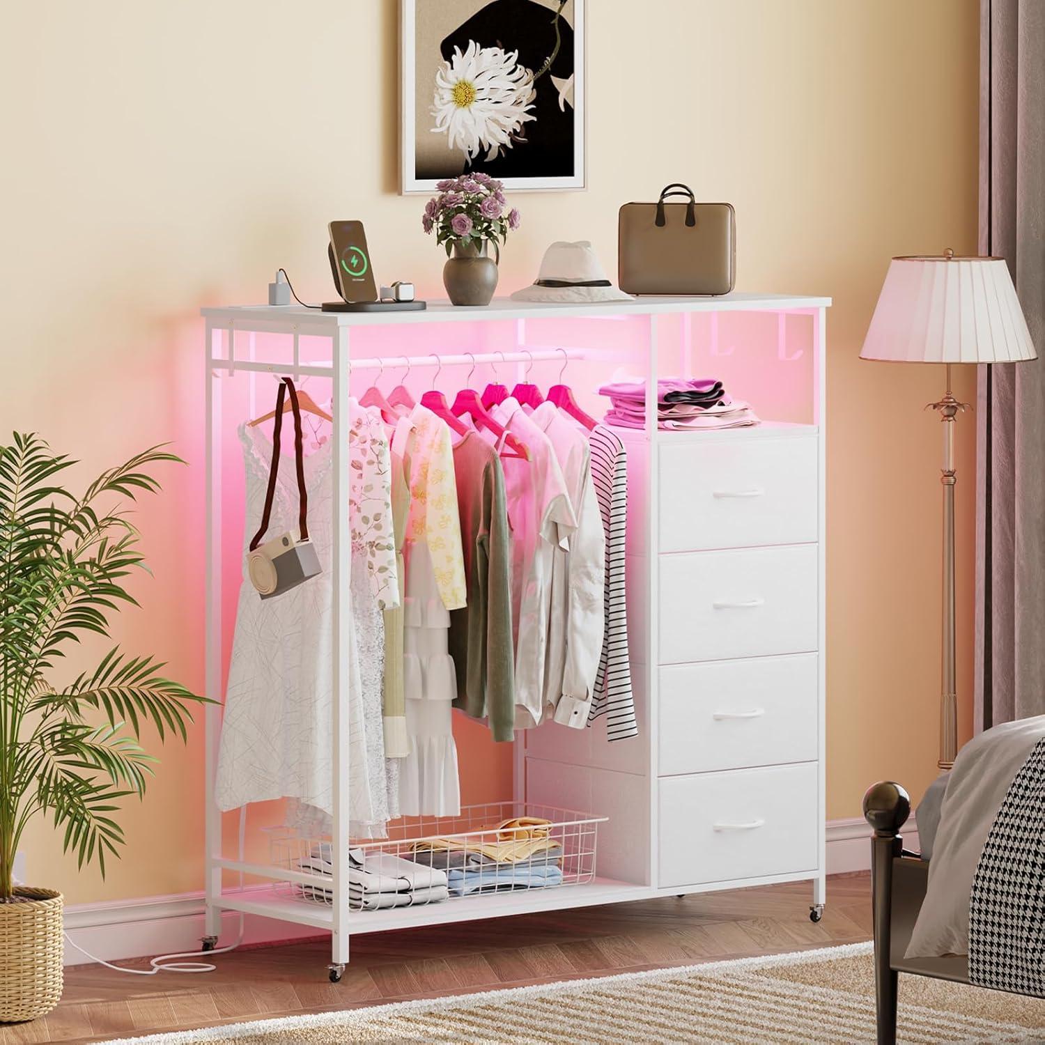 Cómoda Blanca Somdot con Rack Colgante y Luz LED 4 Cajones