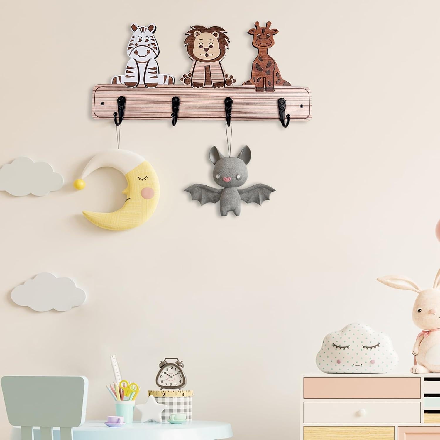 Perchero de pared para niños Midrean - 34.8 cm, 4 ganchos coloridos