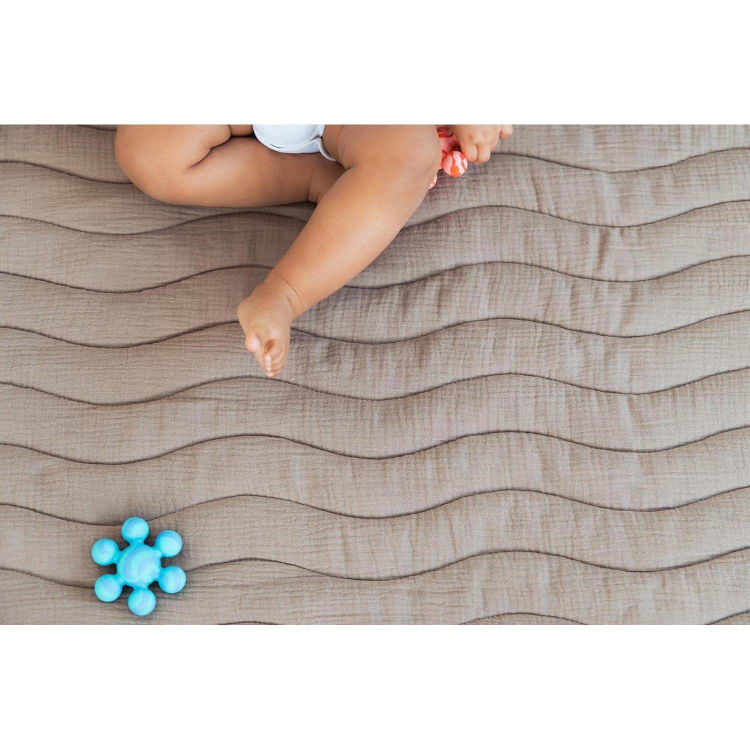 Alfombra de Piso Ubbi Baby 1.45m x 1.07m Acolchada Taupe