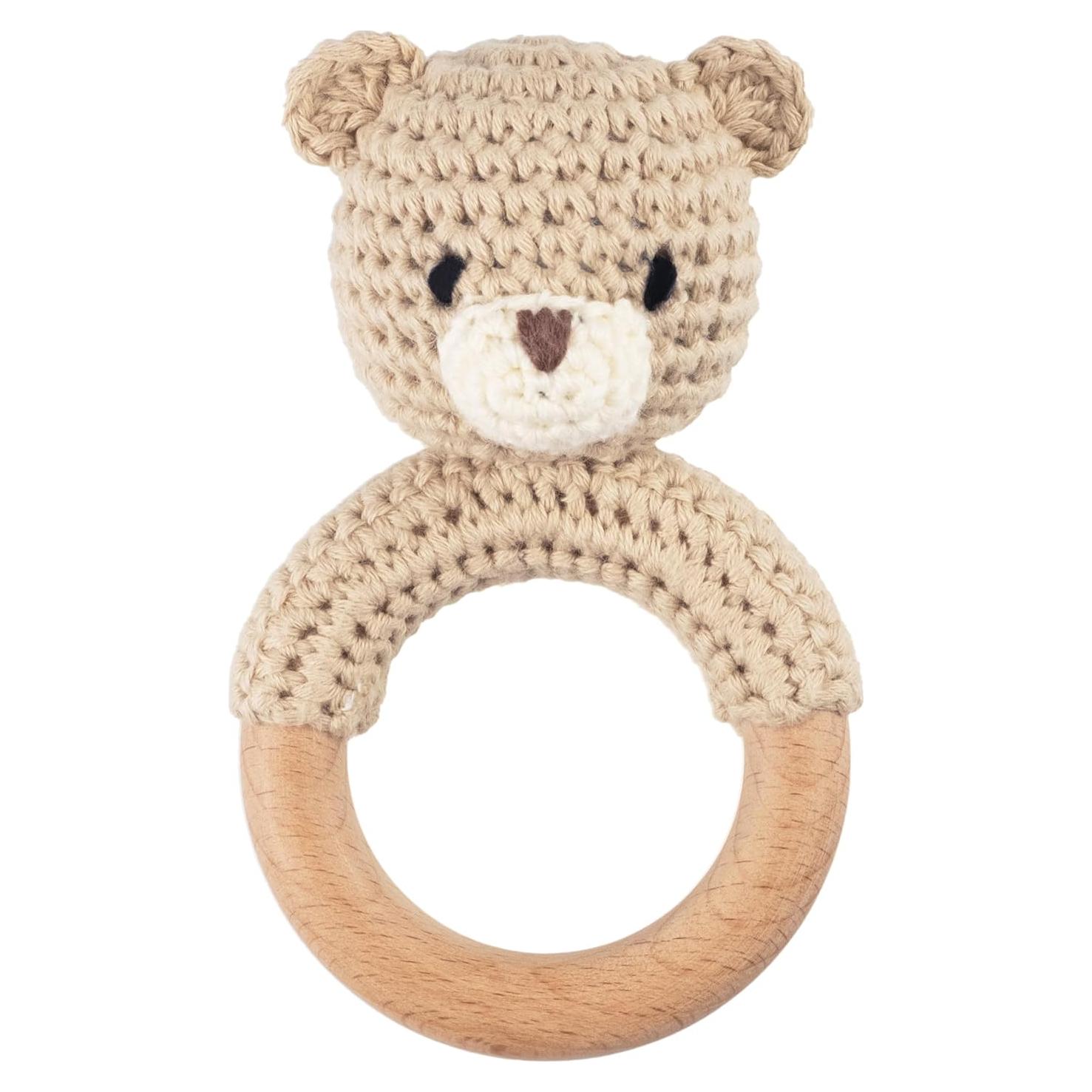 Sonajero de Oso Beige Joliecraft de Madera y Ganchillo 12.7cm