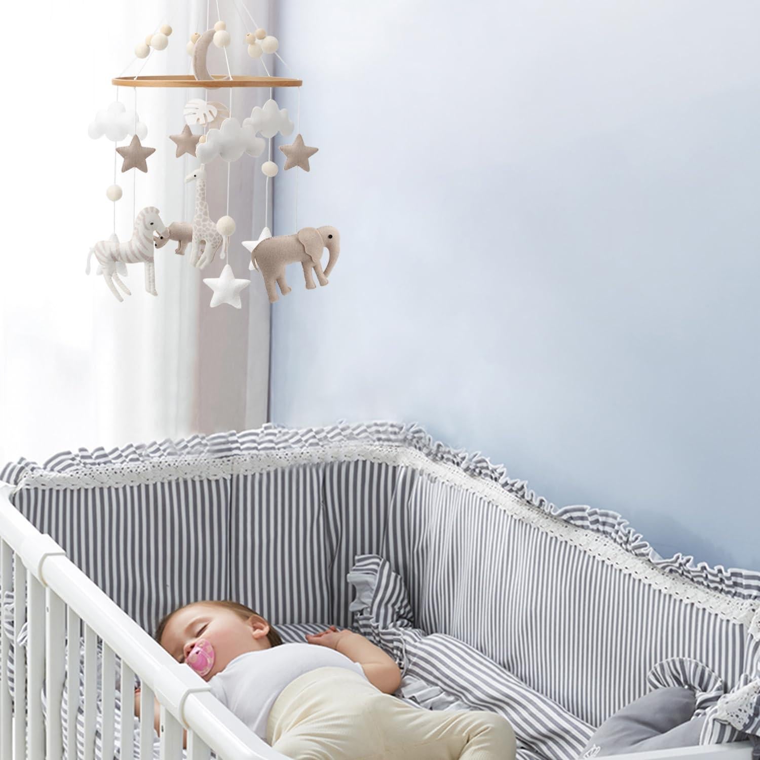 Móvil de Cuna Hecho a Mano Flora & Ivy Safari Neutro
