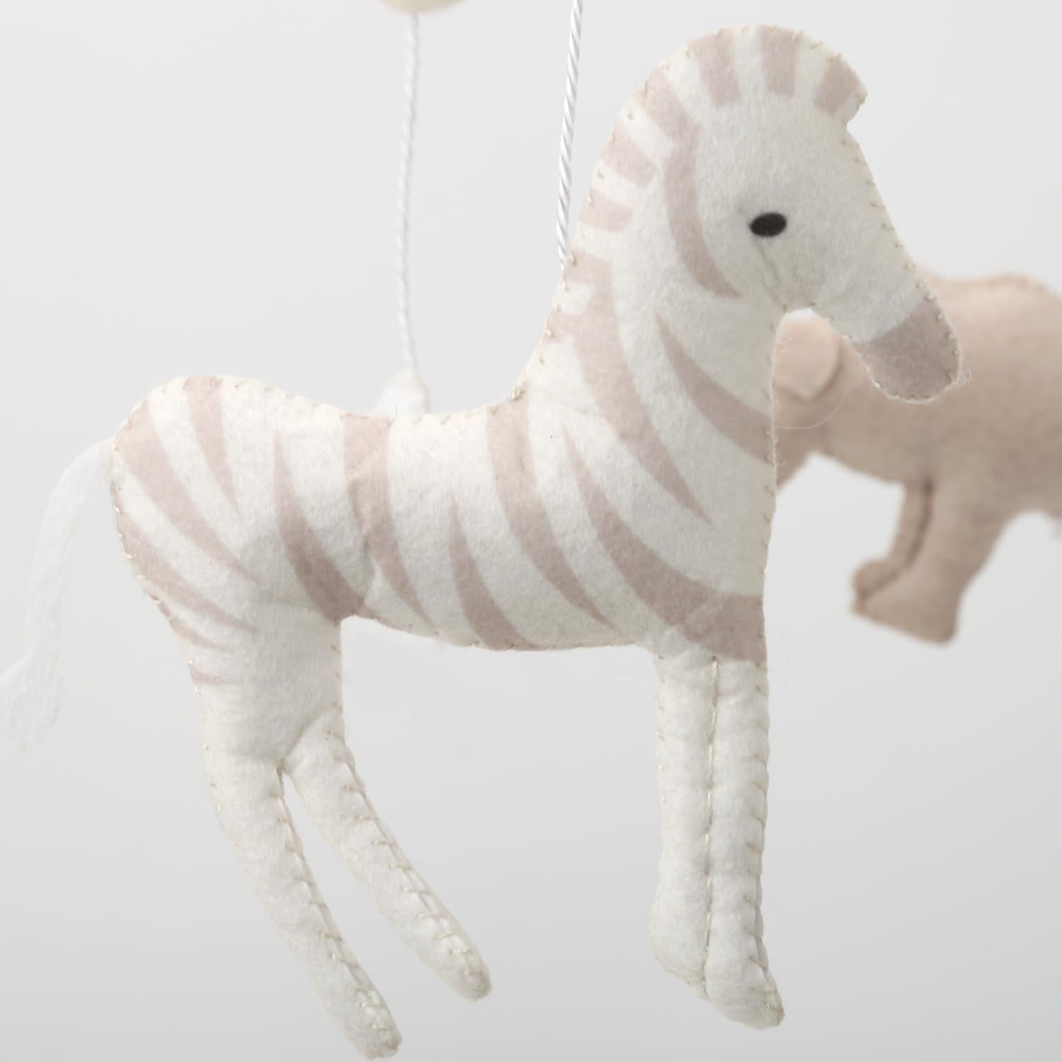 Móvil de Cuna Hecho a Mano Flora & Ivy Safari Neutro