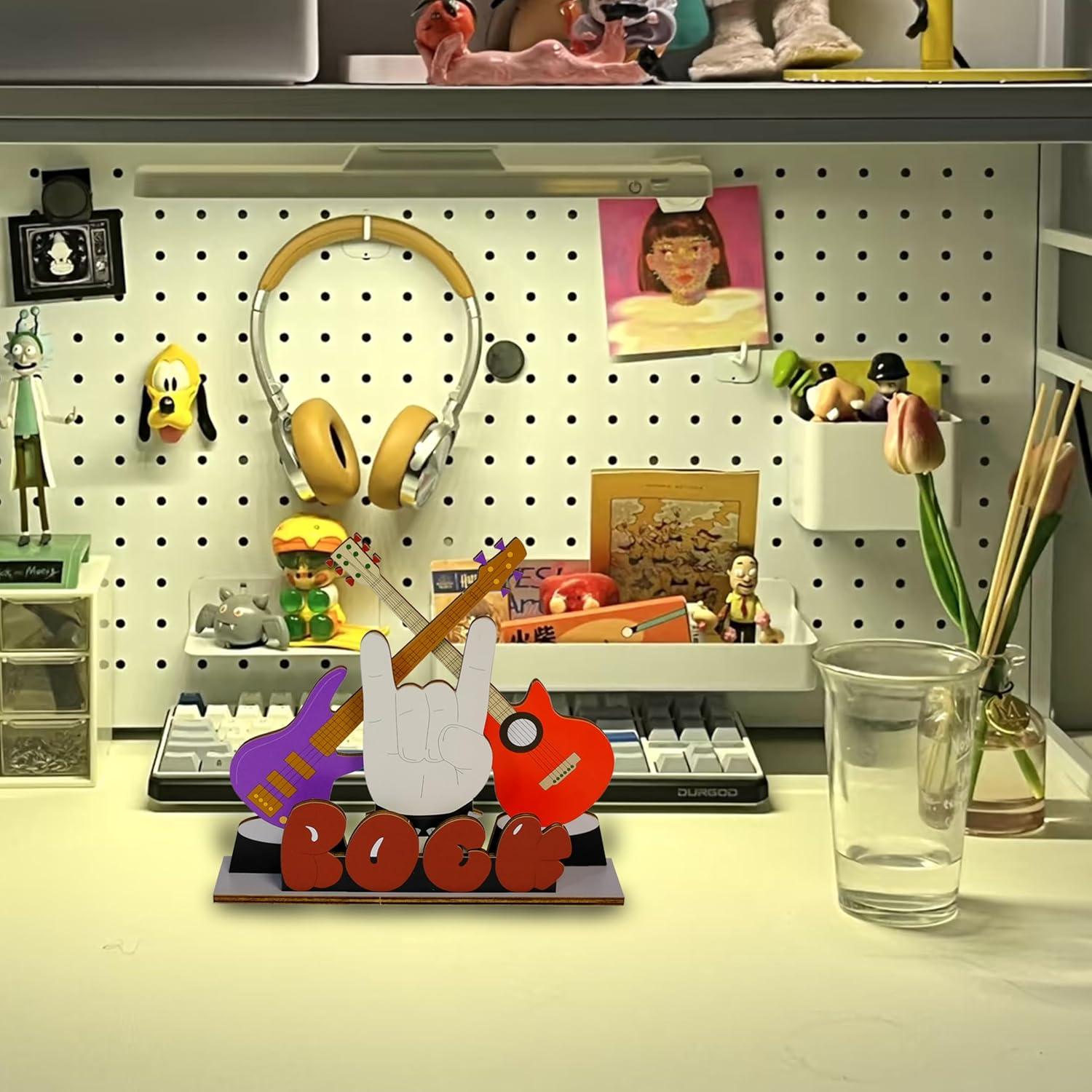 Adorno de Madera Rockero OUR FANDA con Guitarras y Mano