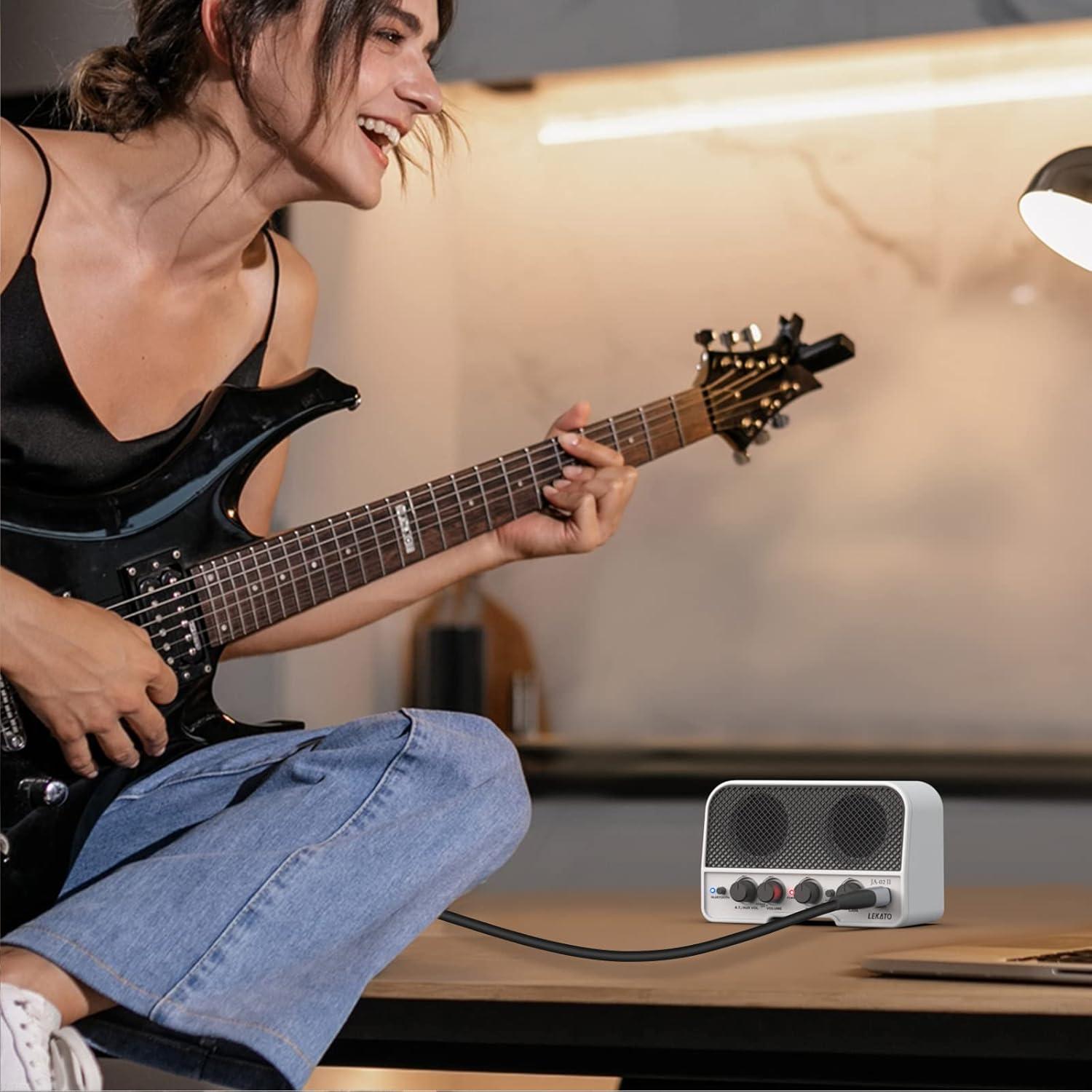 Amplificador de Guitarra LEKATO 5W Recargable Bluetooth Blanco