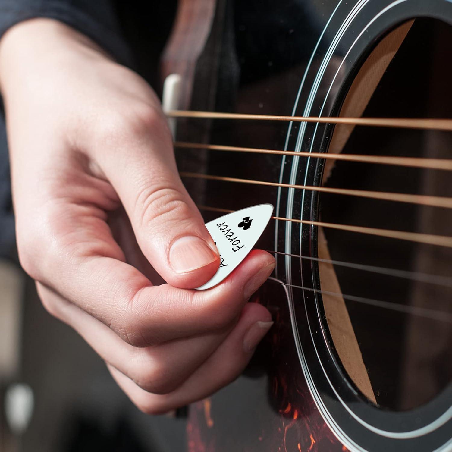 Púa de Guitarra Acero Inoxidable Grabada con Estuche de Cuero