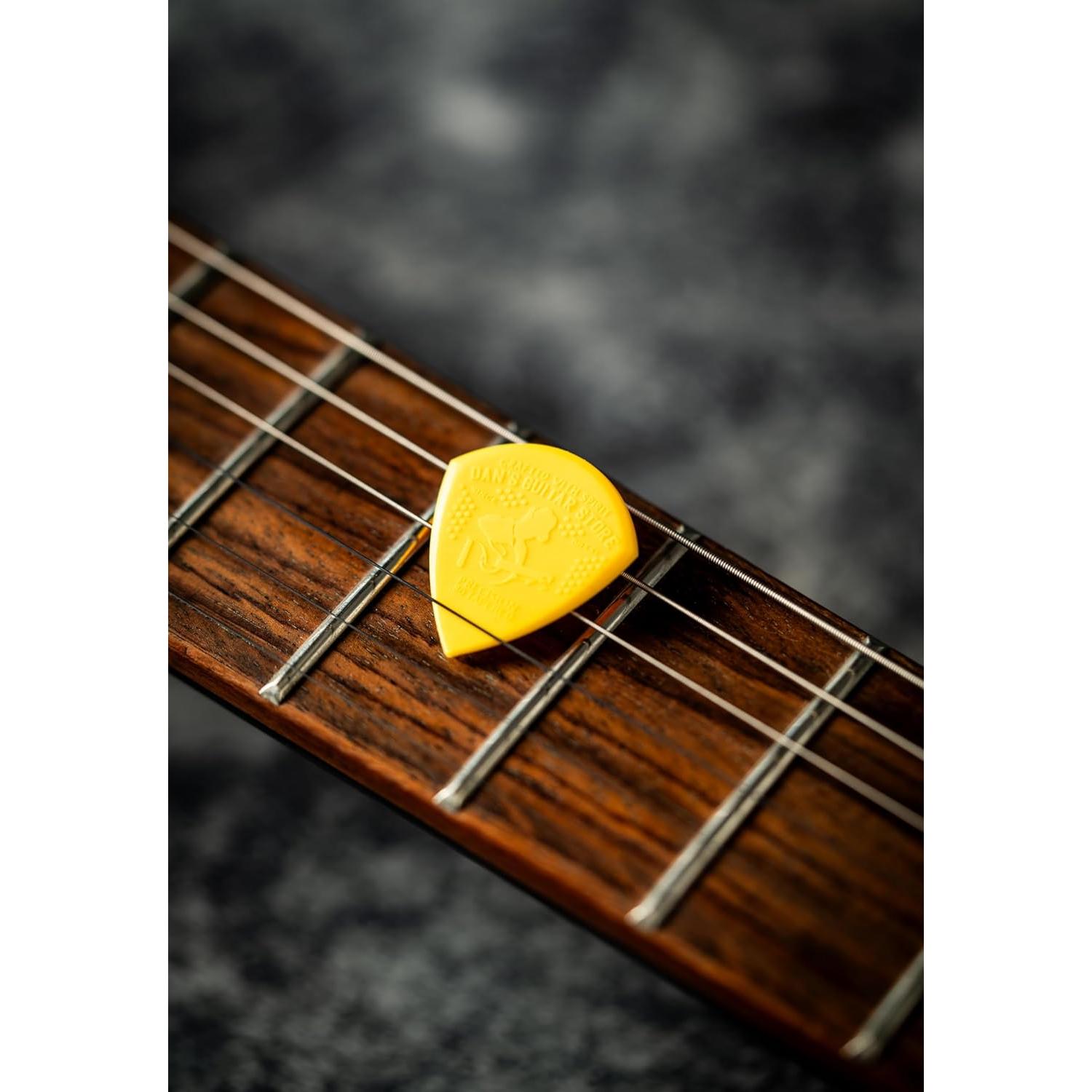 Paquete de 10 Púas de Guitarra Dan 0.80mm Nylon Amarillo