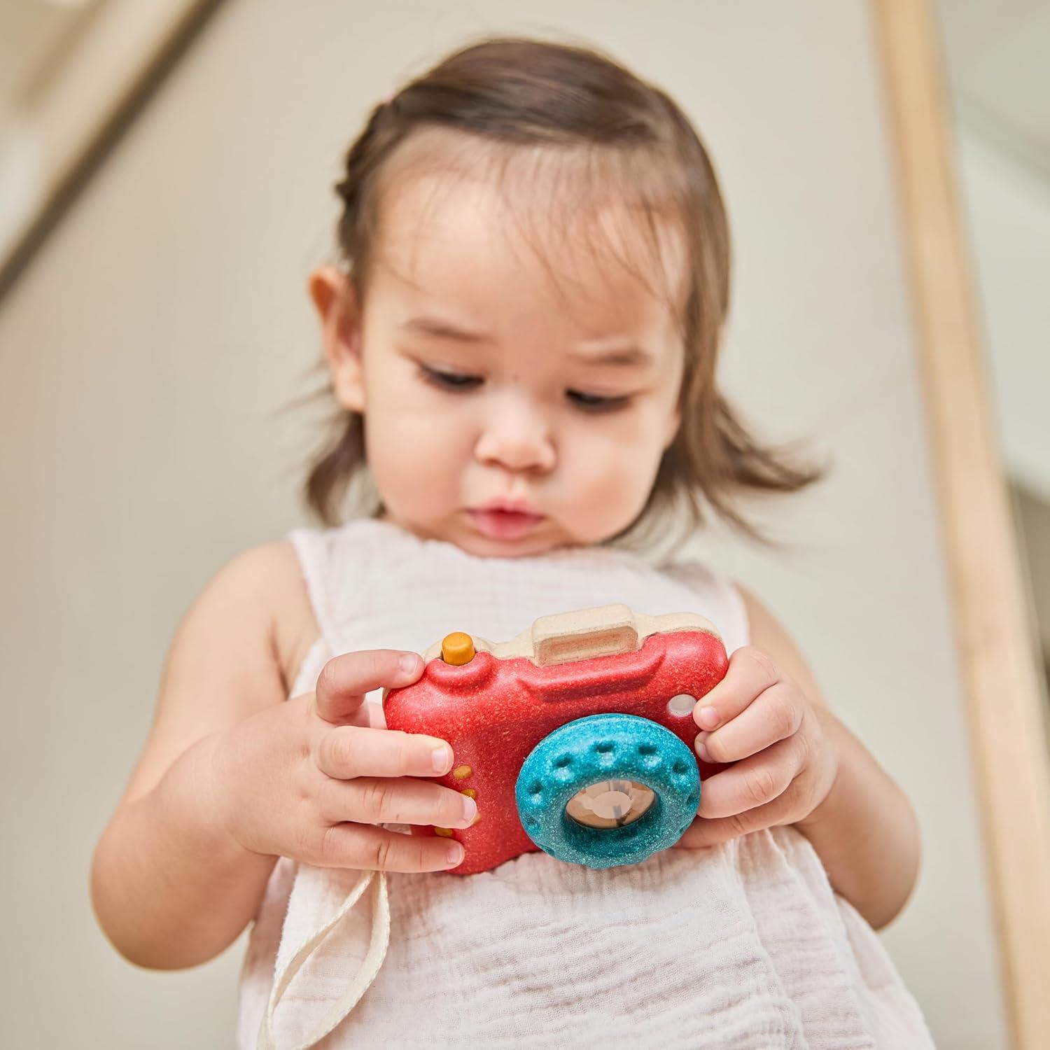 Cámara de Juguete de Madera PlanToys para Niños 18+ Meses
