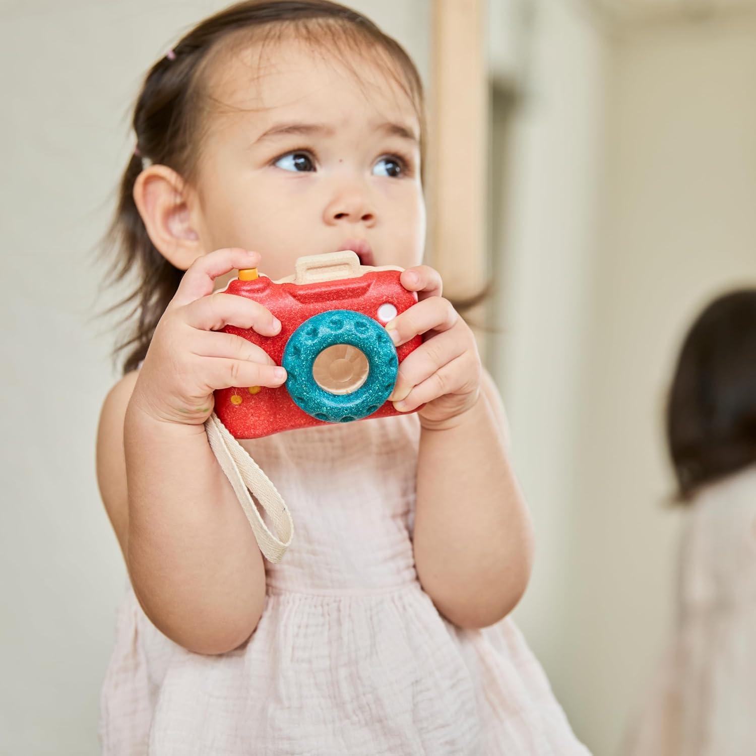 Cámara de Juguete de Madera PlanToys para Niños 18+ Meses