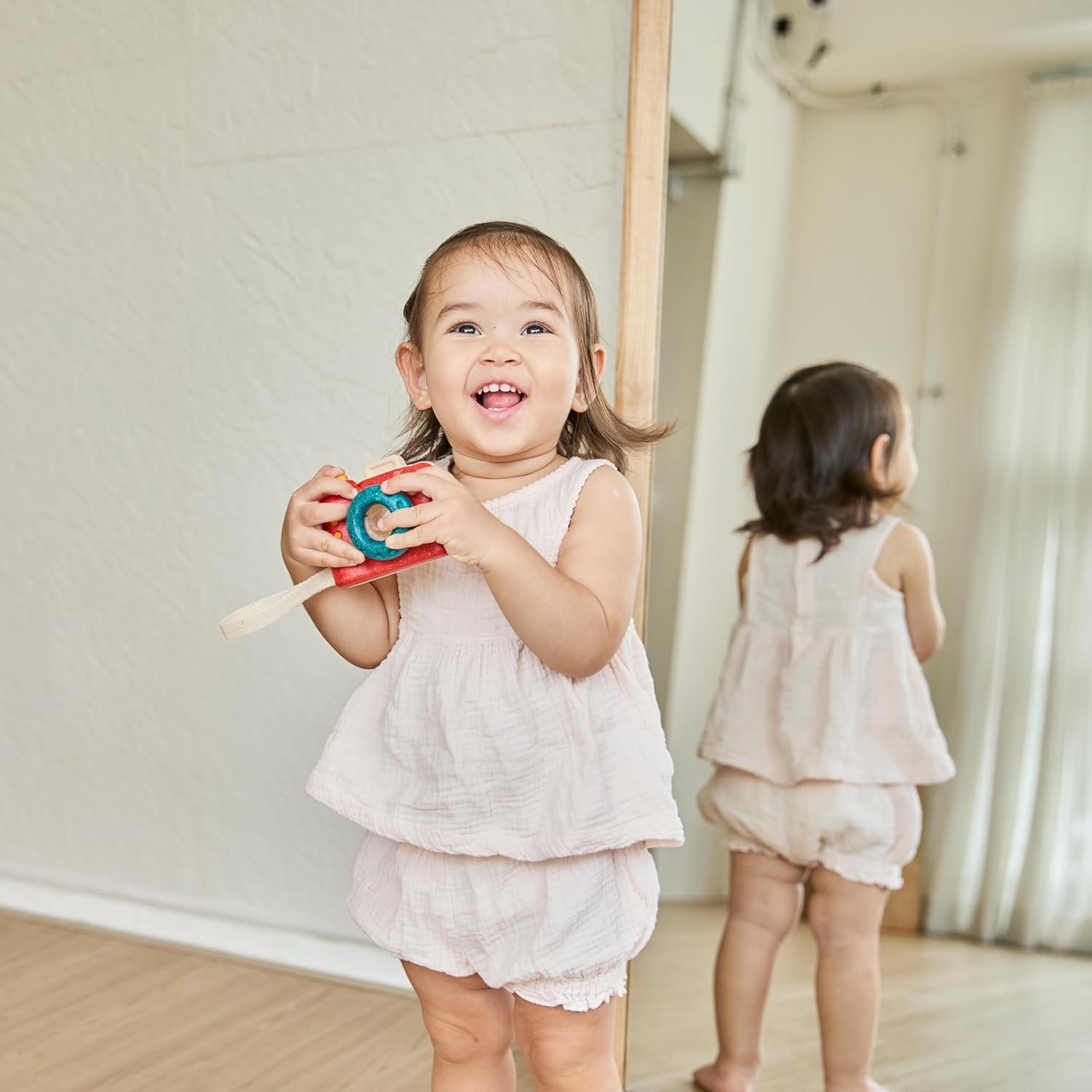 Cámara de Juguete de Madera PlanToys para Niños 18+ Meses