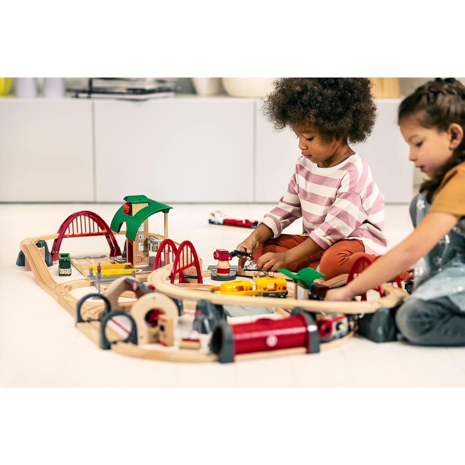 Conjunto de Ferrocarril Deluxe BRIO World - 87 Piezas - Trenes y Accesorios