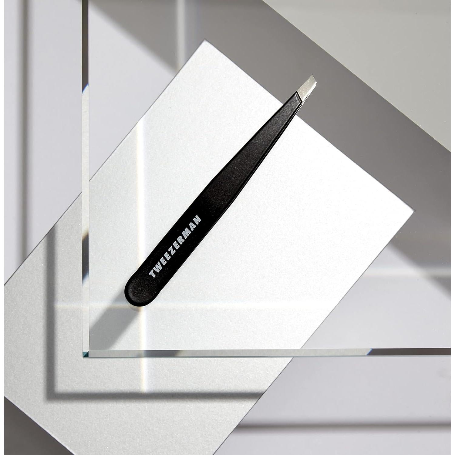 Pinzas de Depilar Tweezerman G.E.A.R. Angulares Negros