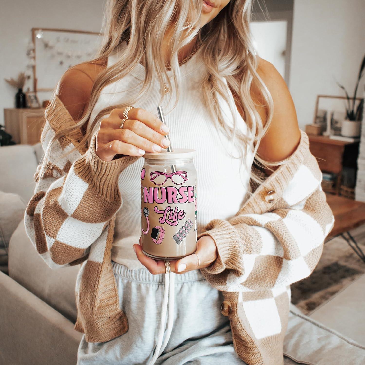 Vaso de Vidrio 16 oz Fancyfams con Tapa de Bambú - Vida de Enfermera
