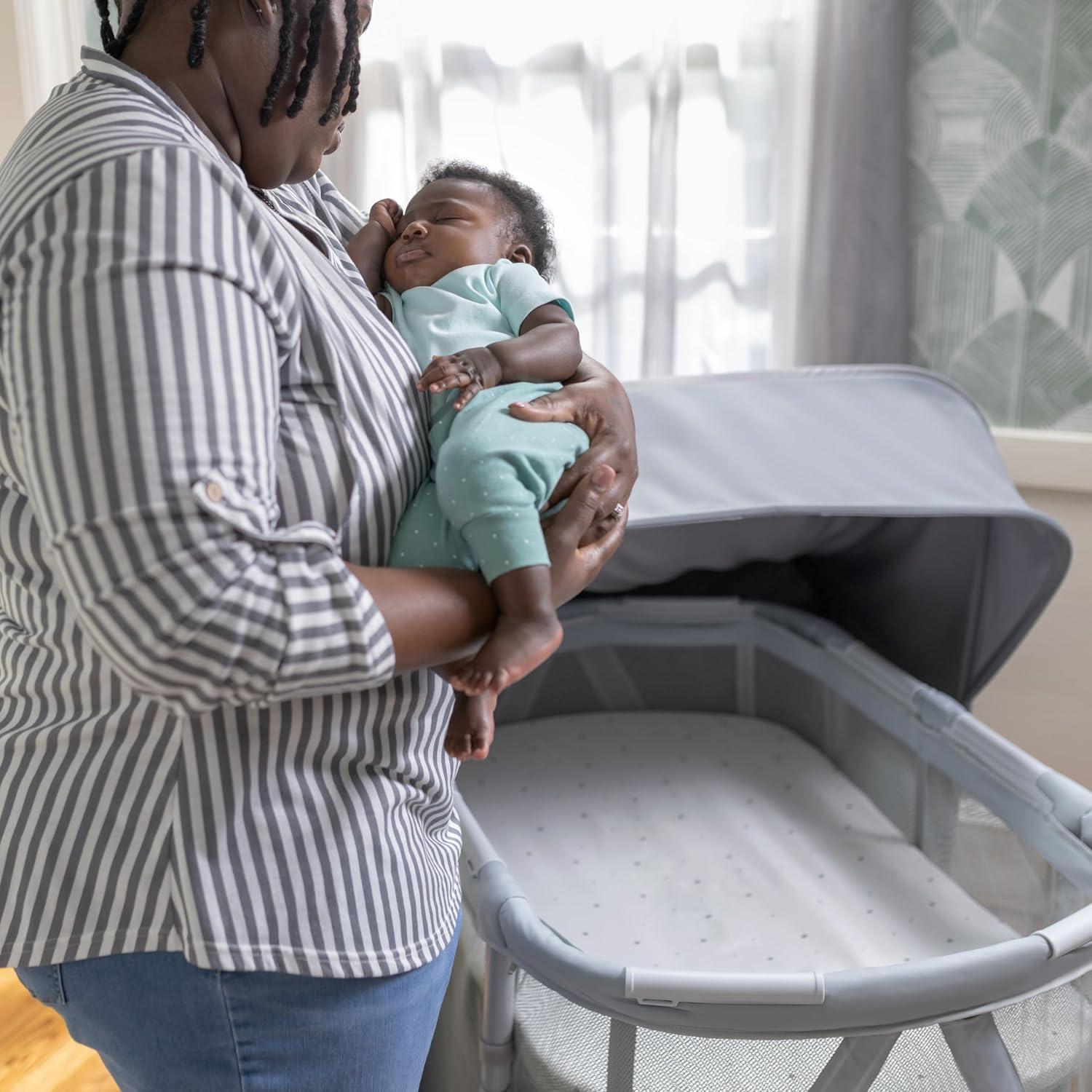 Cuna Portátil 3-en-1 Ingenuity Gris con Sombra UPF 50+