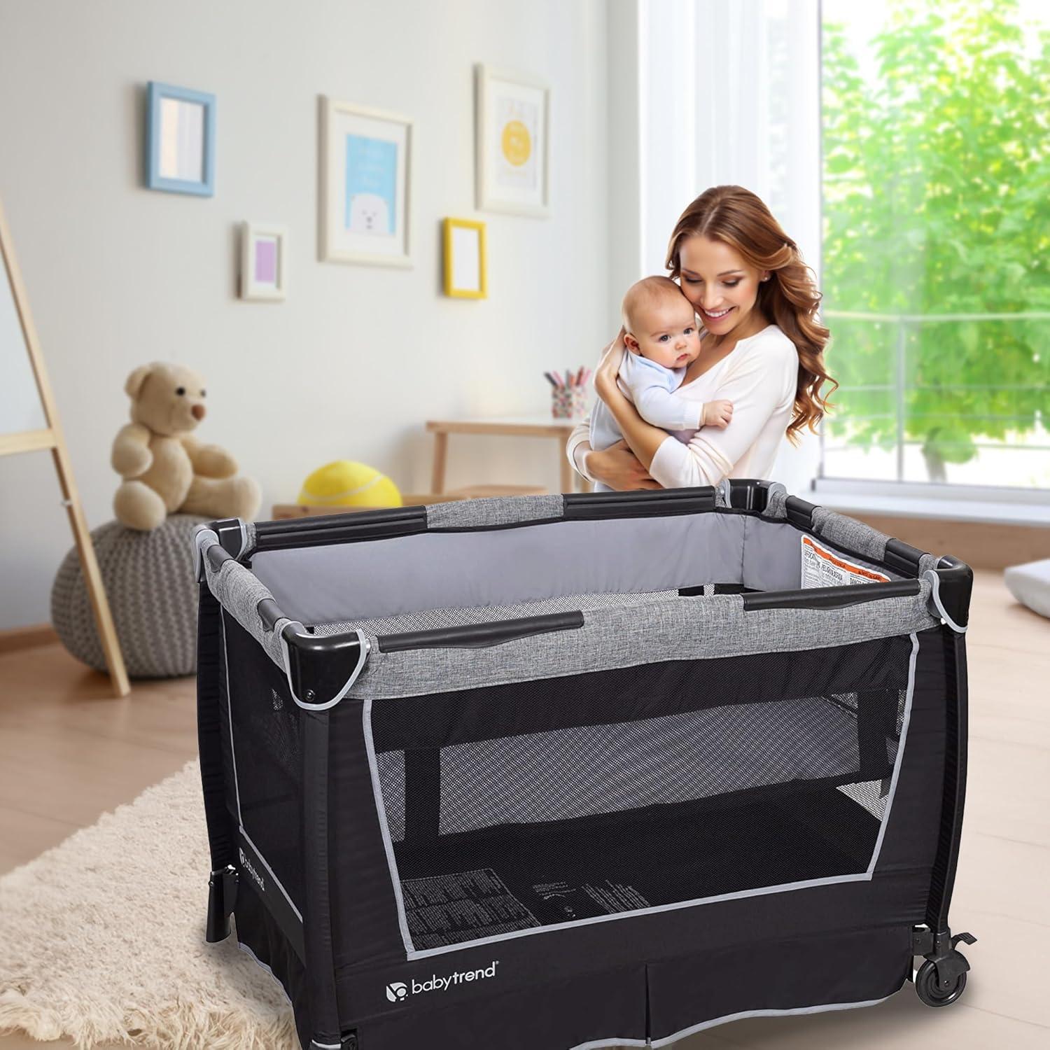 Centro de Guardería Baby Trend PY75C45B con 2 Cunas y Mesa de Cambio