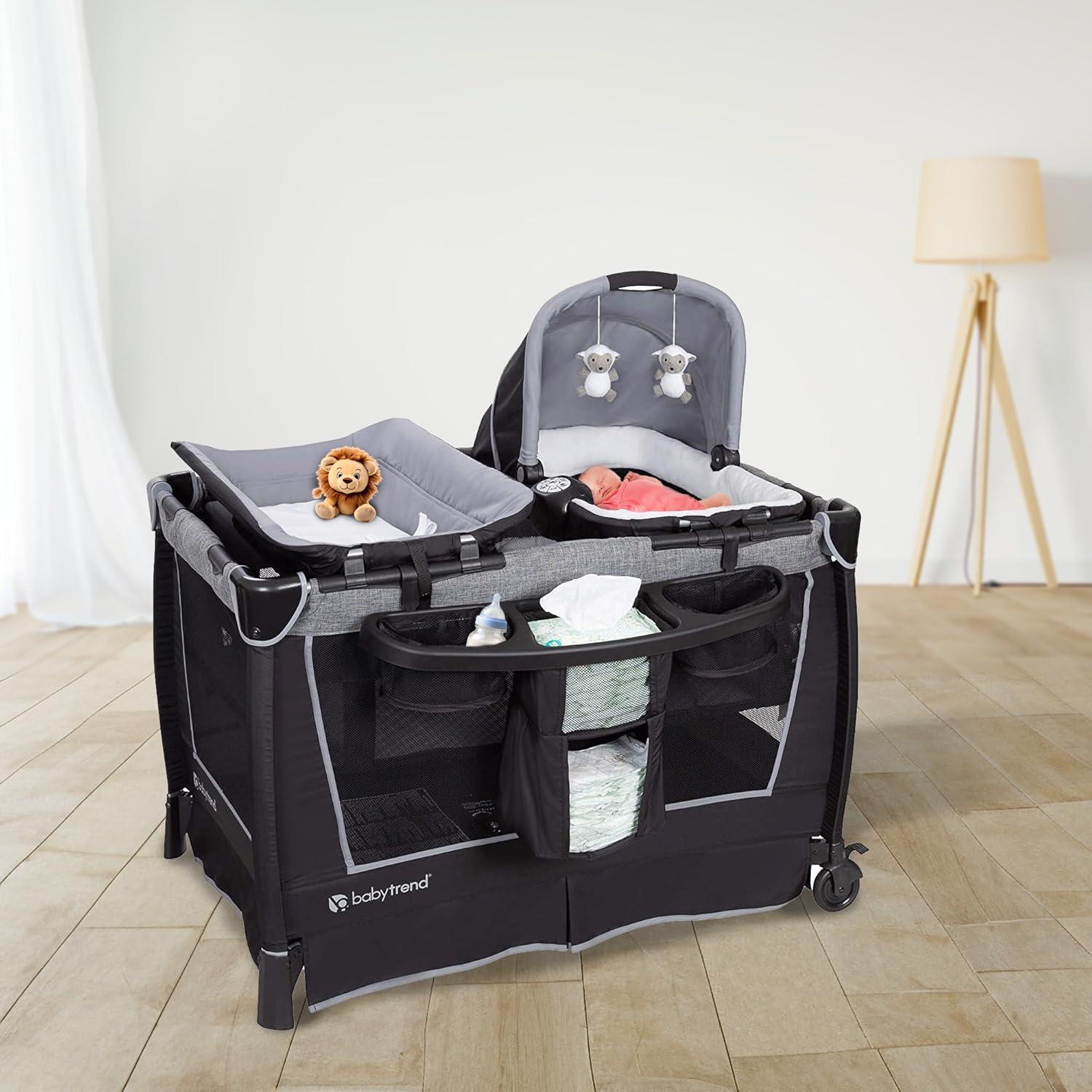 Centro de Guardería Baby Trend PY75C45B con 2 Cunas y Mesa de Cambio