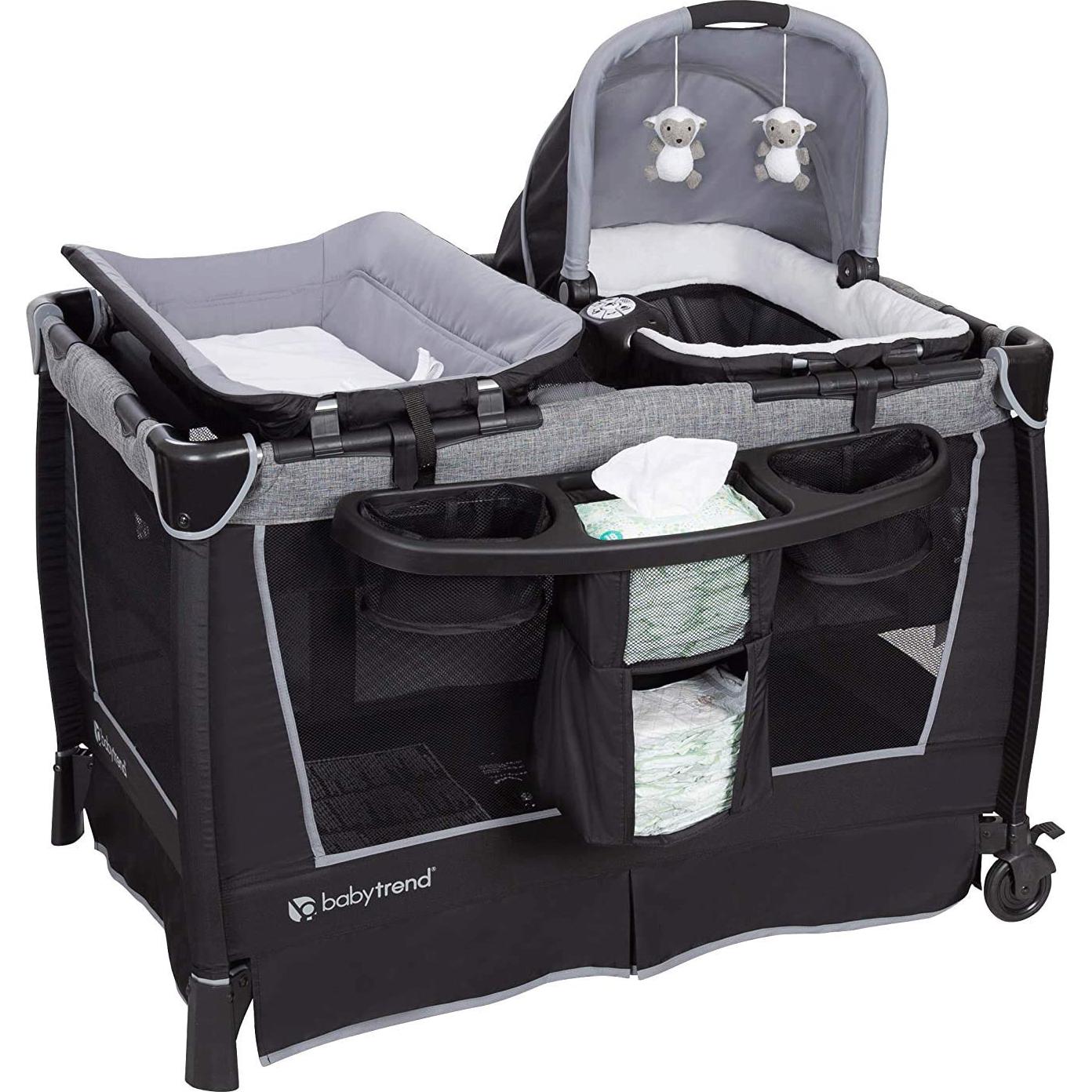 Centro de Guardería Baby Trend PY75C45B con 2 Cunas y Mesa de Cambio