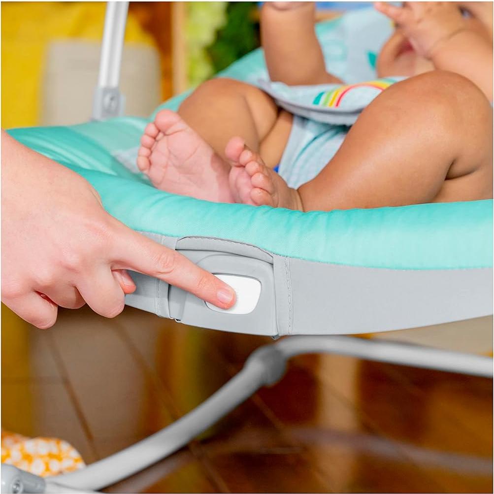 Mecedor y Asiento Estacionario Bright Starts Vibes Salvajes 2 en 1