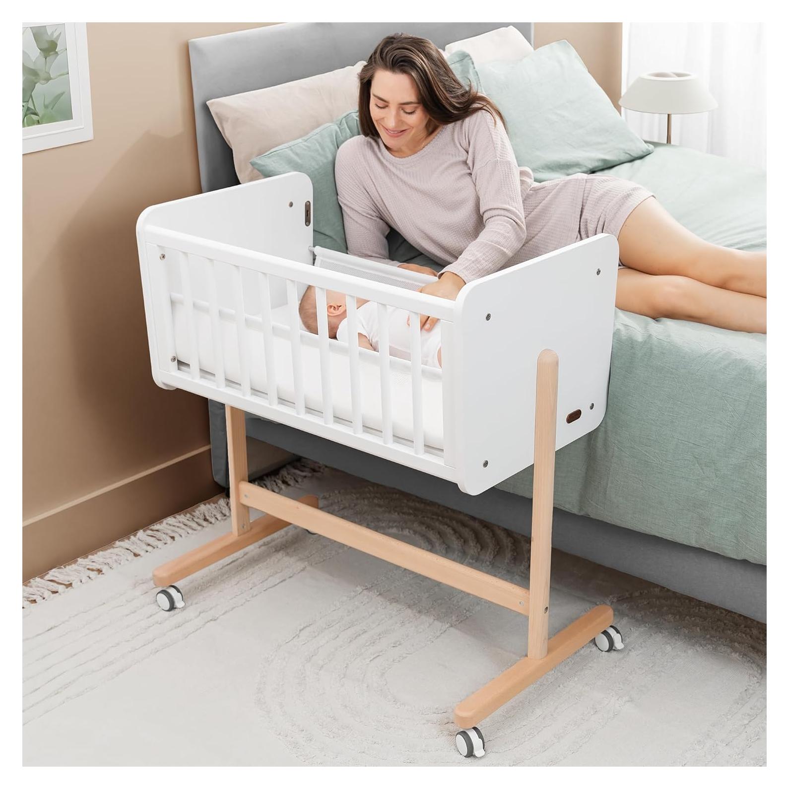 Cuna Lateral de Madera Comfy Cubs - Ajustable y Segura